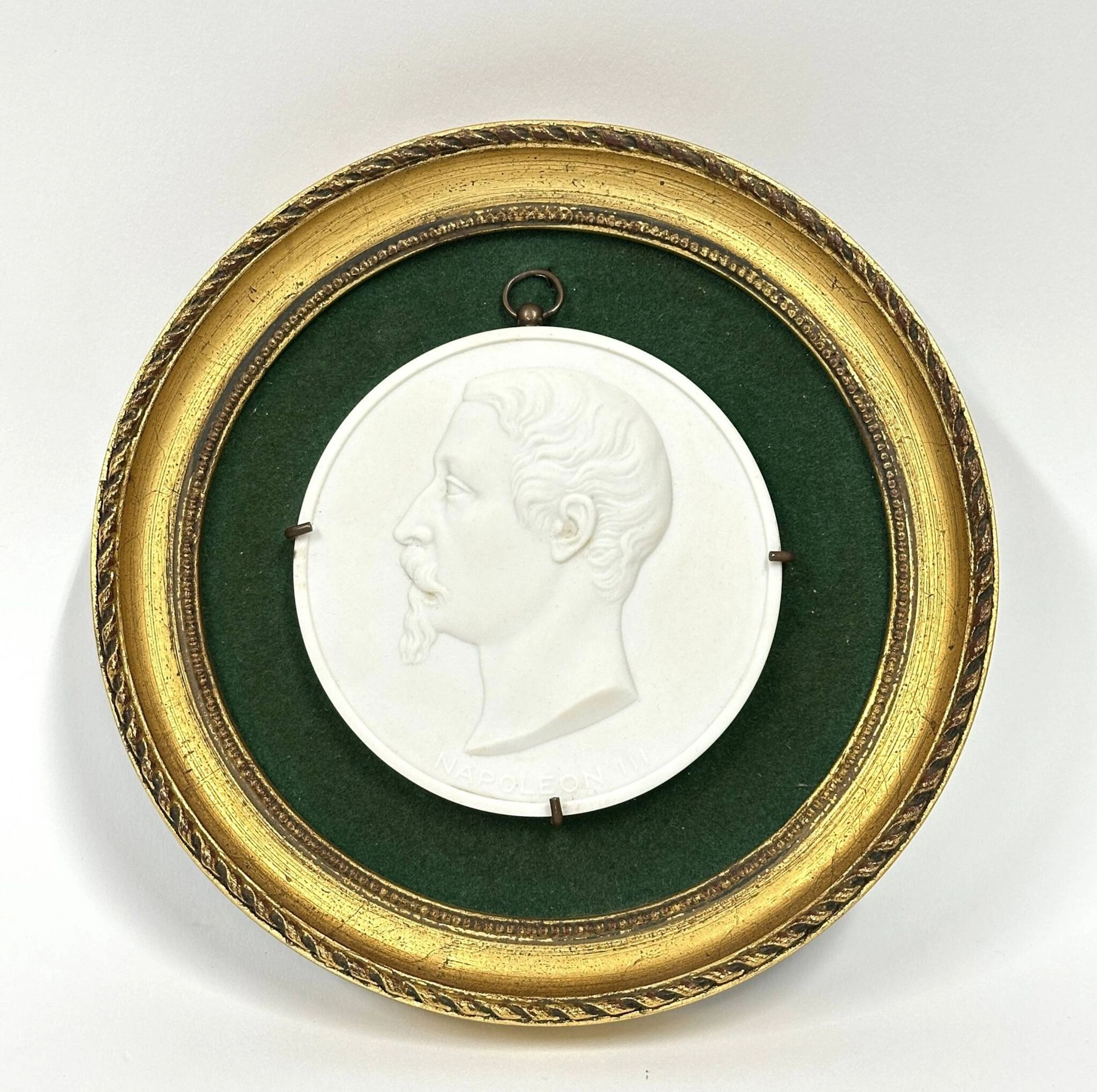 Porcelain cookie medallion with the left profile of Emperor - Lot 285