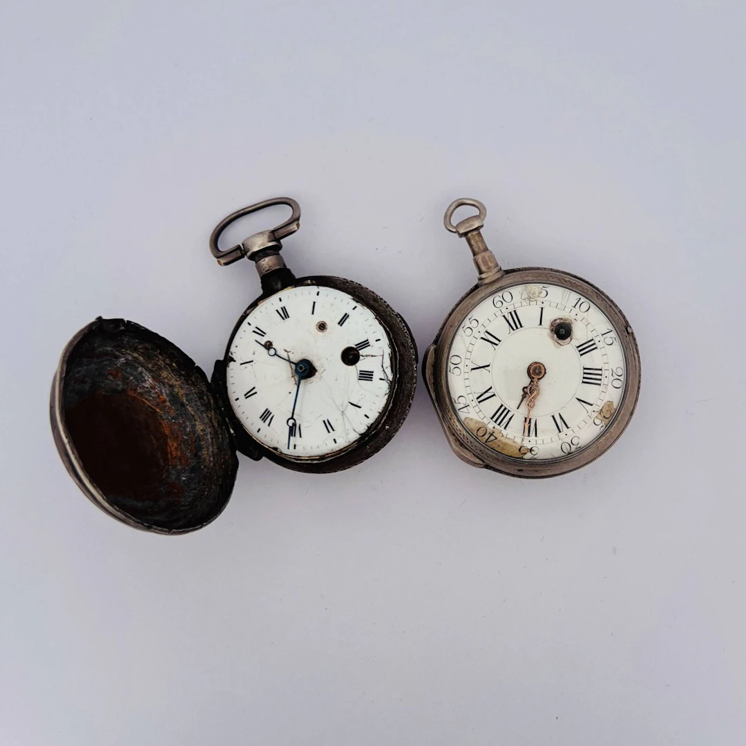 Set of two rooster watches comprising: - Lot 11