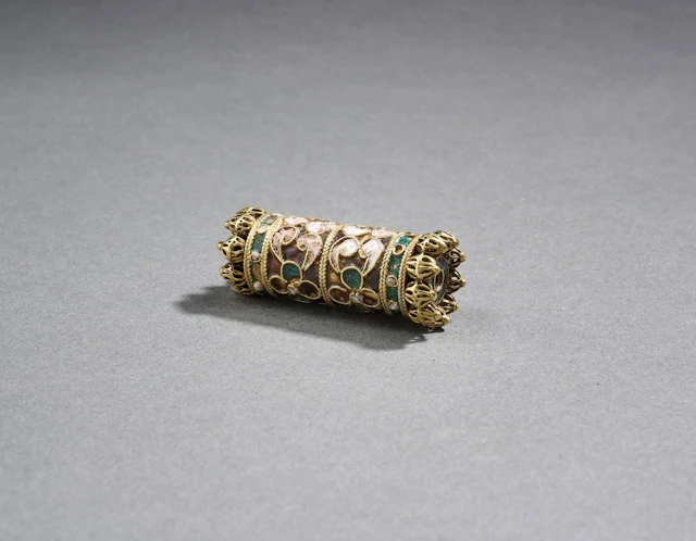 Qannuta element of a necklace known as al-haiathe, Northern - Lot 74