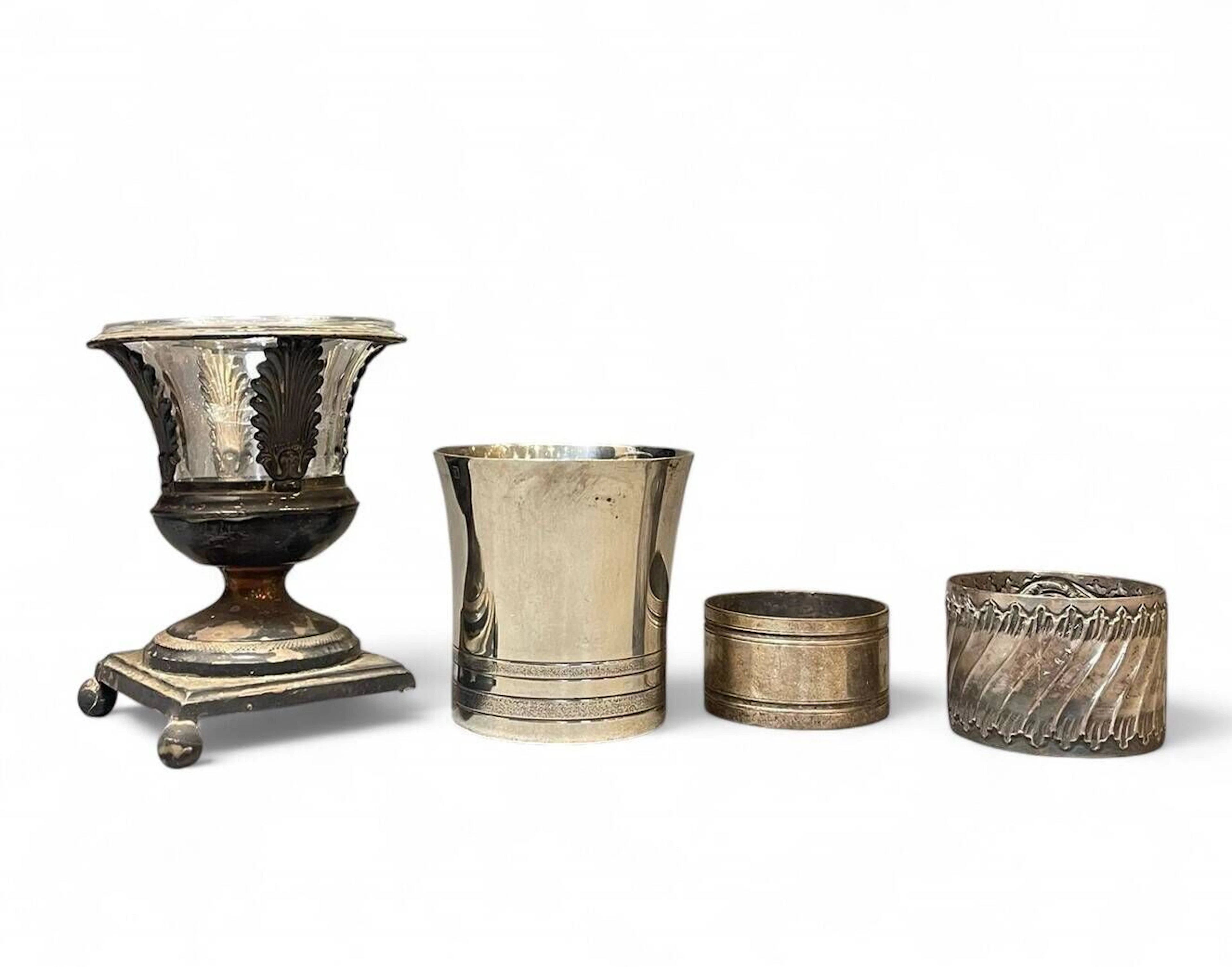 Lot including : - Lot 149