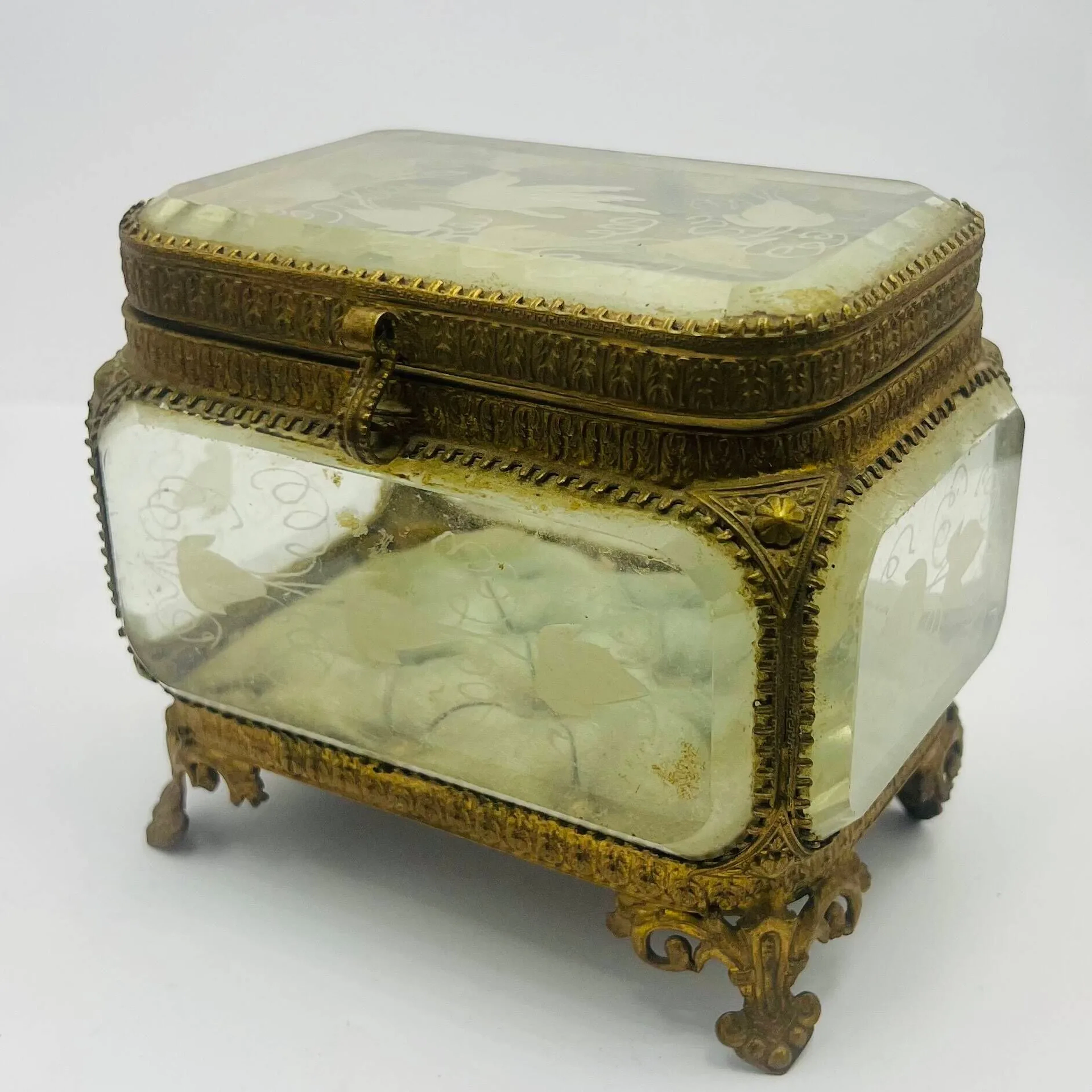 Frosted glass jewelry box decorated with birds and foliage; - Lot 453