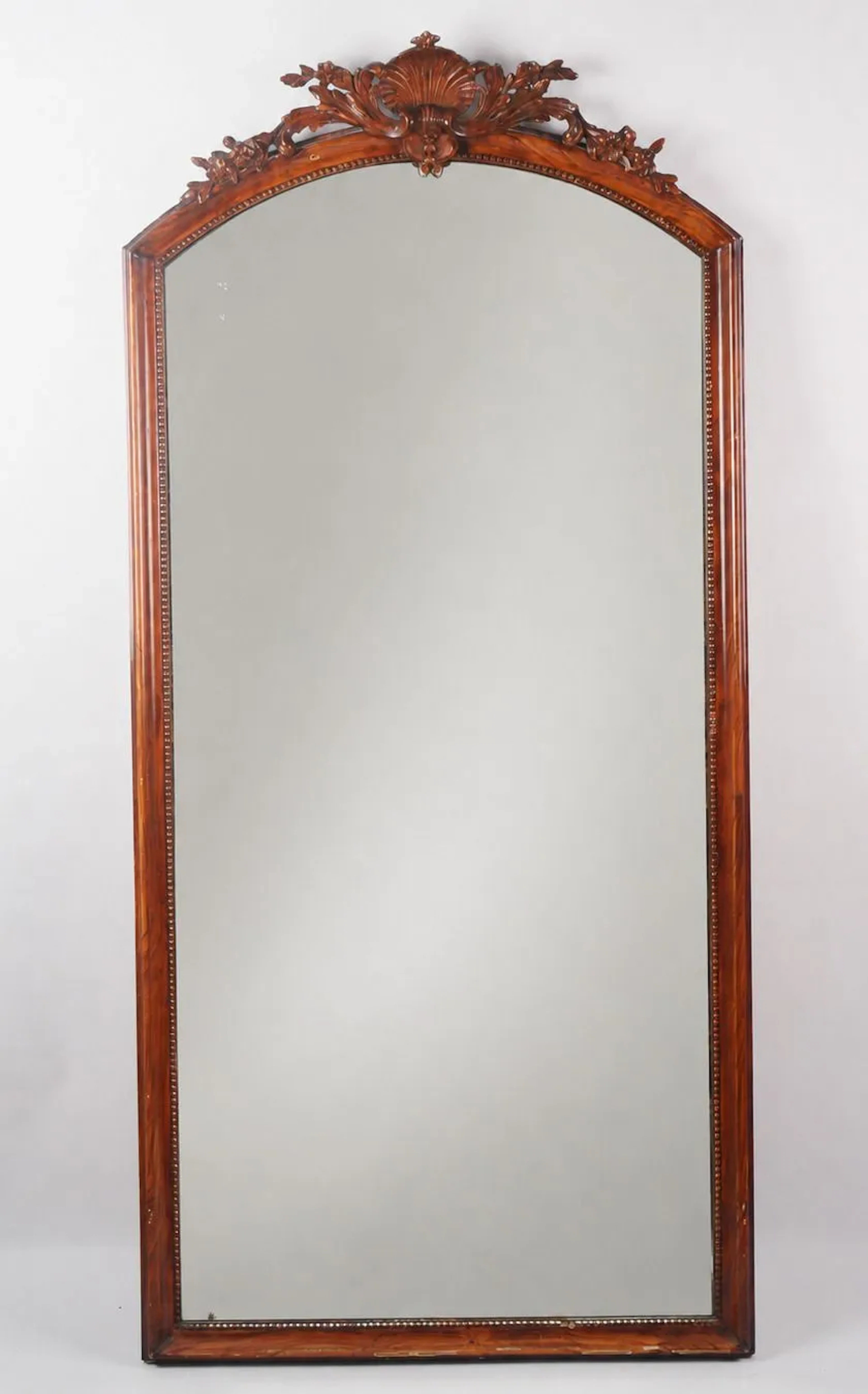 Wall mirror made of wood and stucco with a wood-effect patin - Lot 375