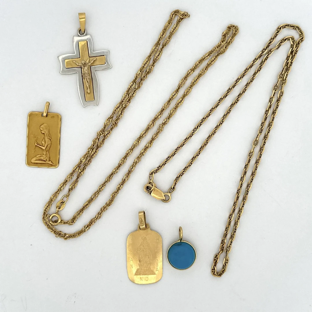 Set of three shades of gold (750) consisting of: - Lot 244
