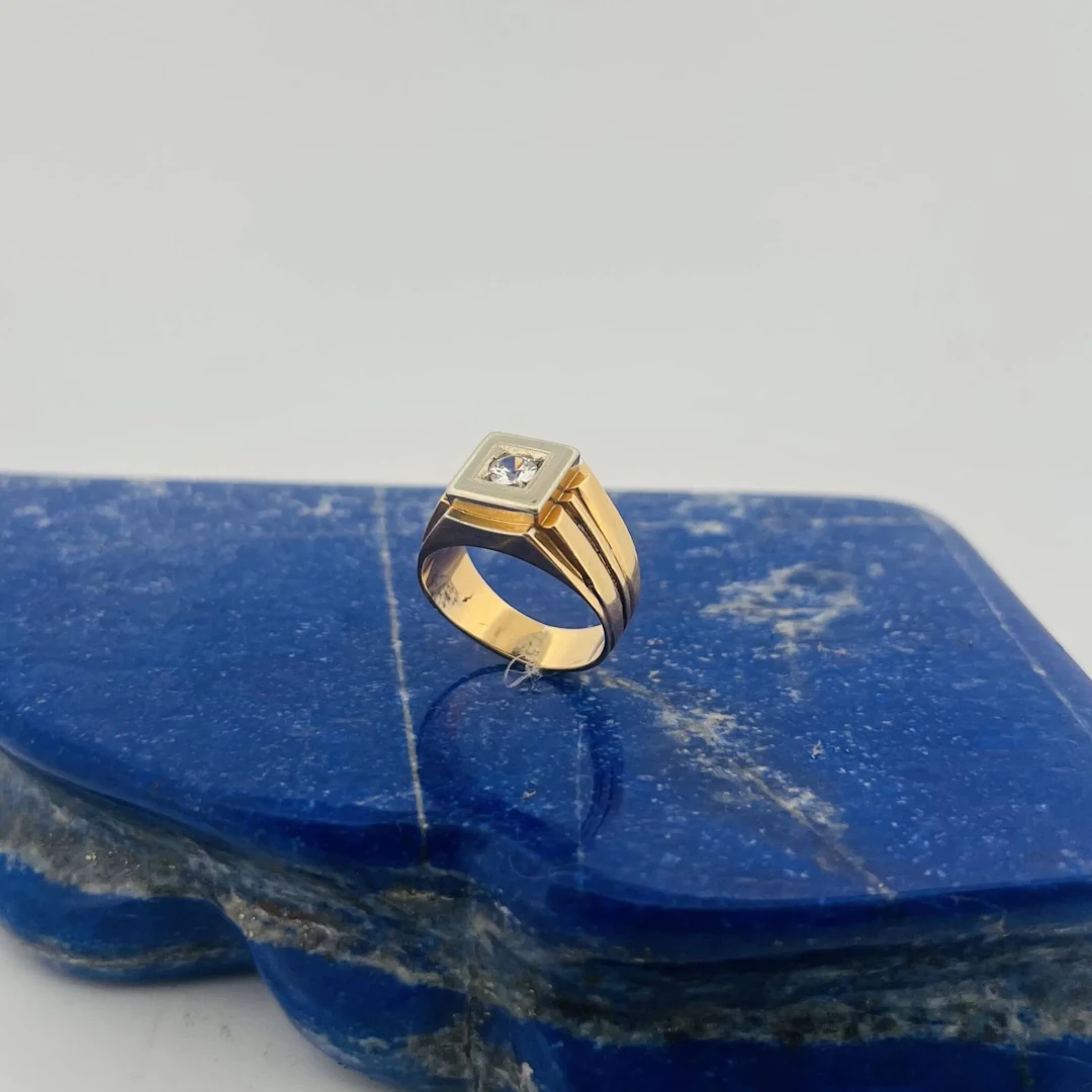 Two-tone 18K gold (750) signet ring set with a white stone. - Lot 353