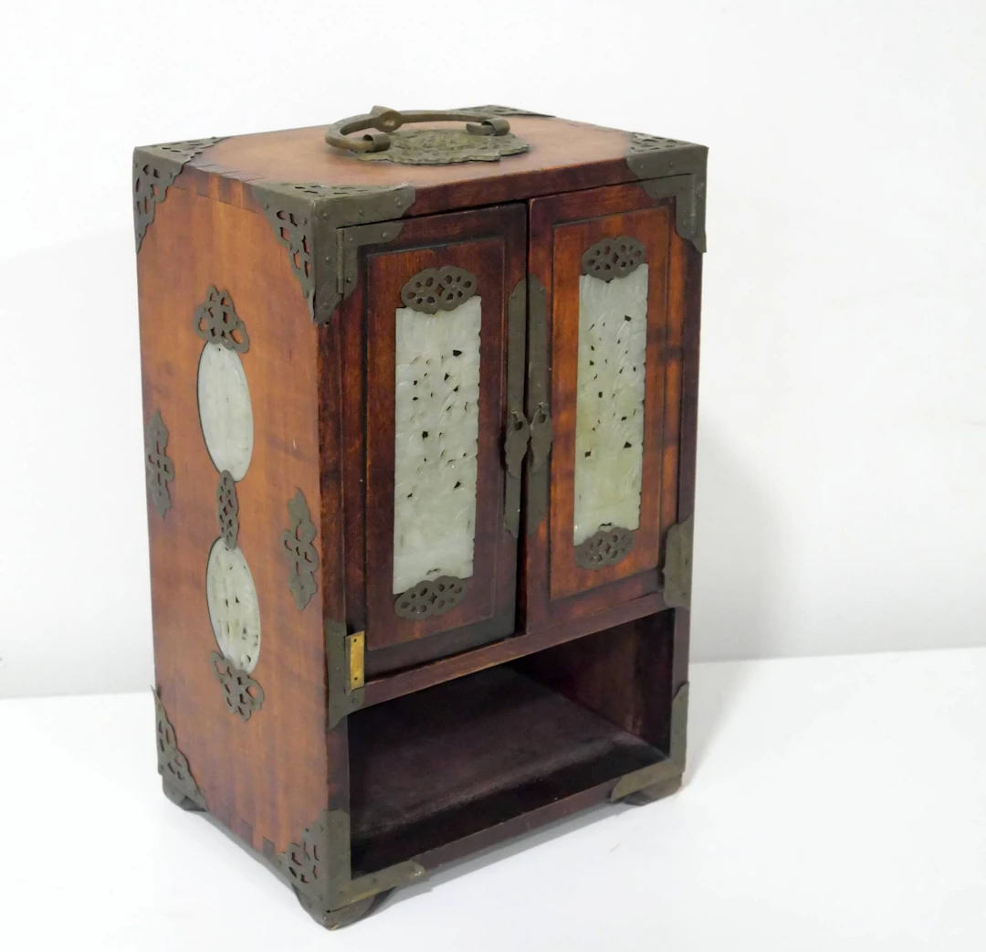 ASIA - Lot 244