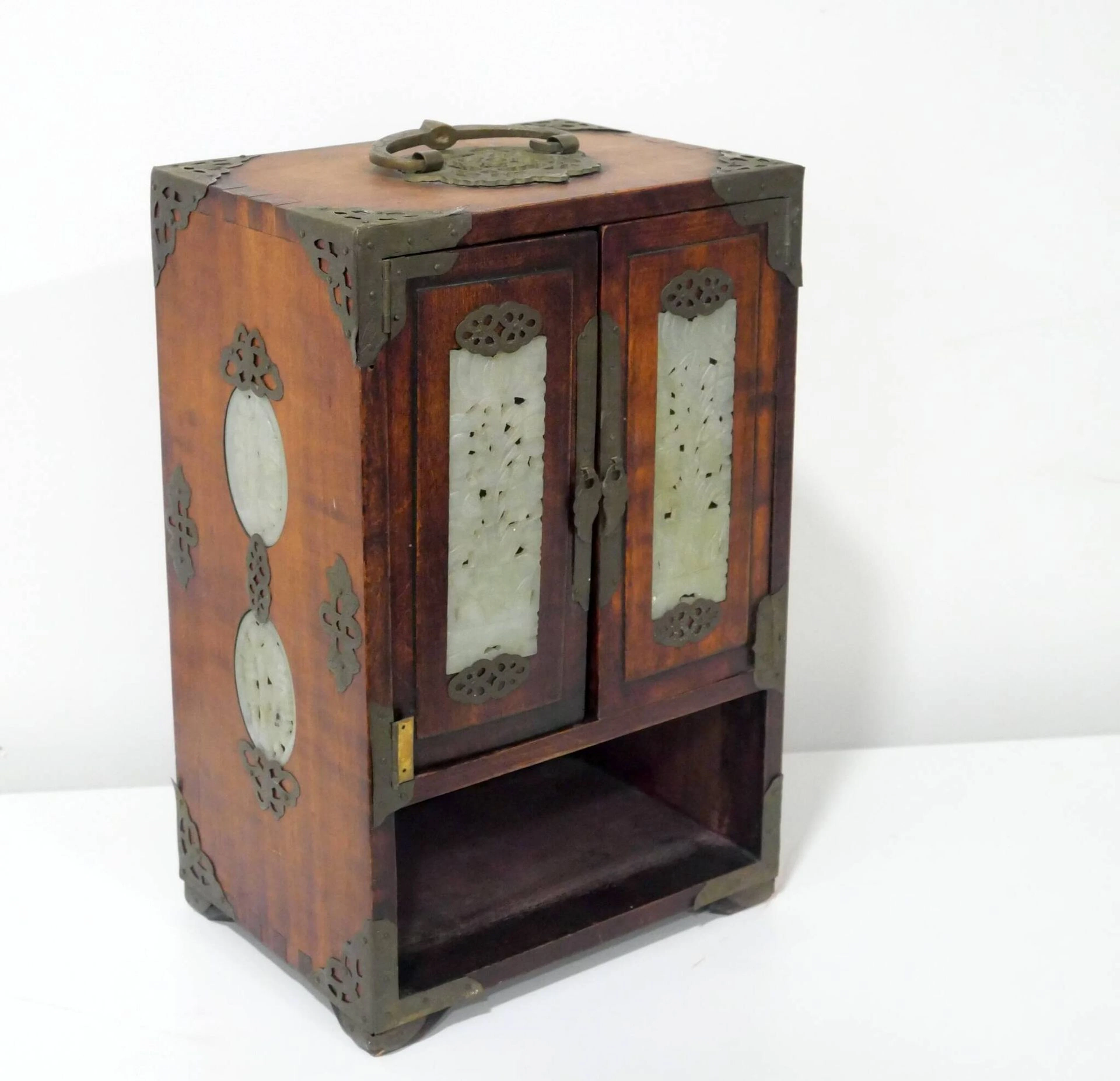 ASIA - Lot 244