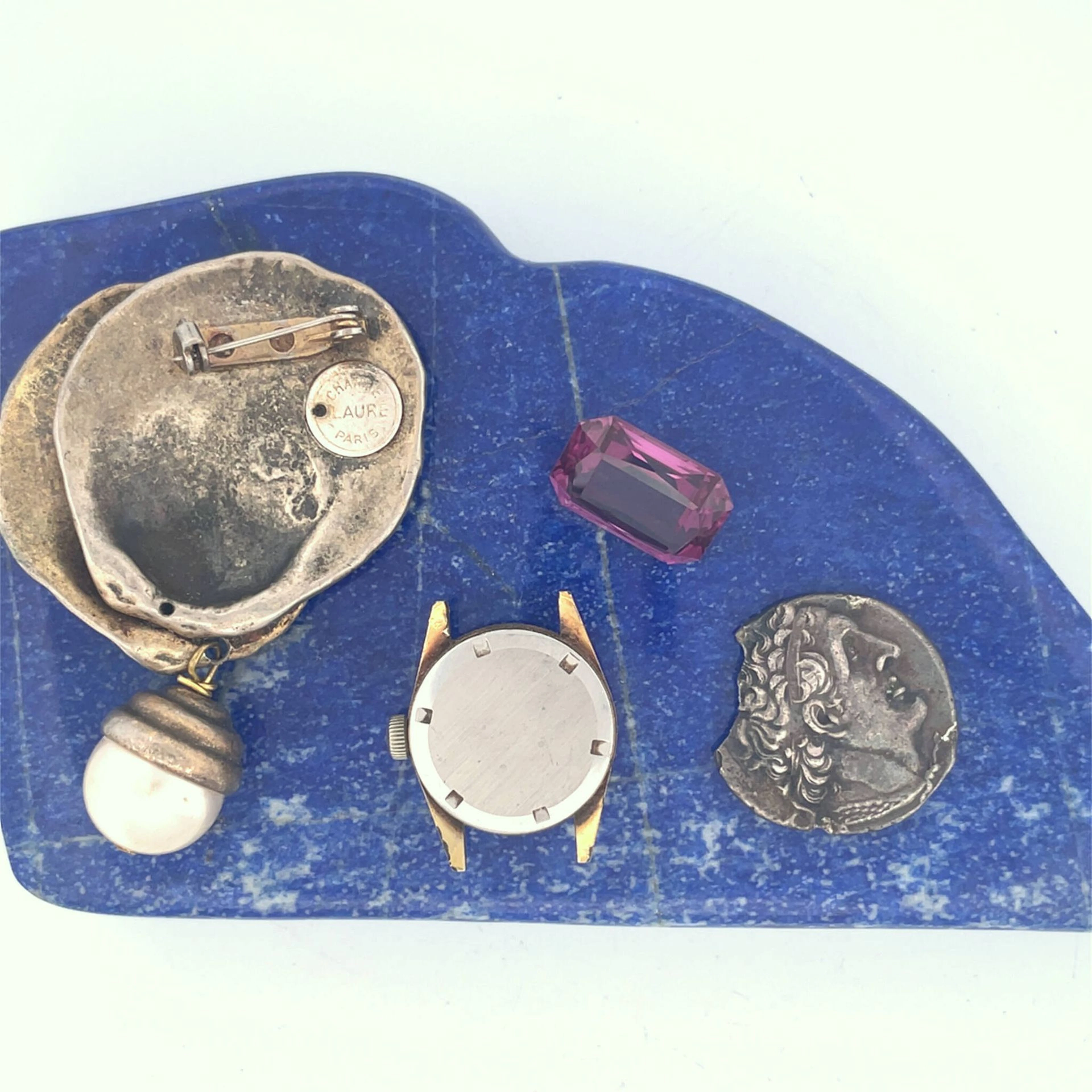 Assorted metal items, including: - a brooch signed "Charlie - Lot 372