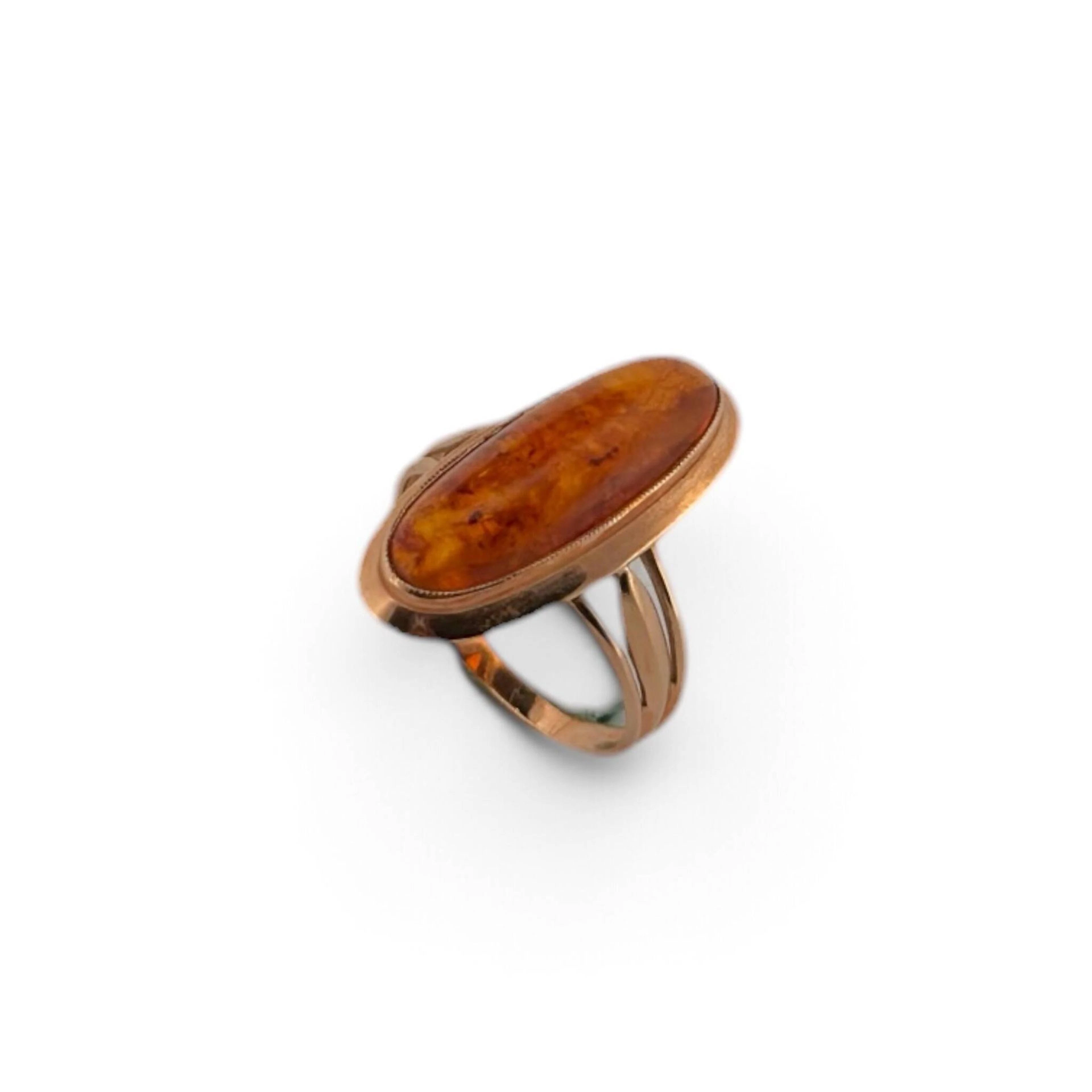 Oval yellow gold (750) ring set with an amber cabochon. - Lot 128