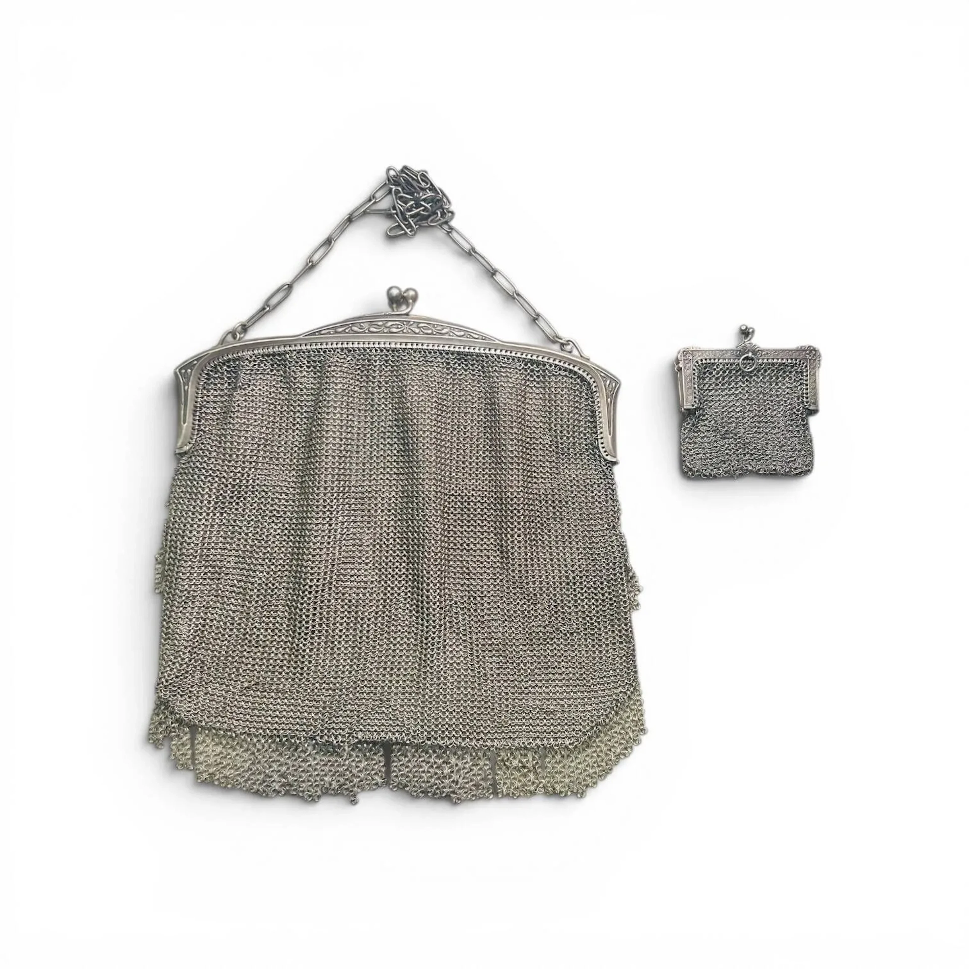Suite of two silver purses (800) including a minaudière and - Lot 533