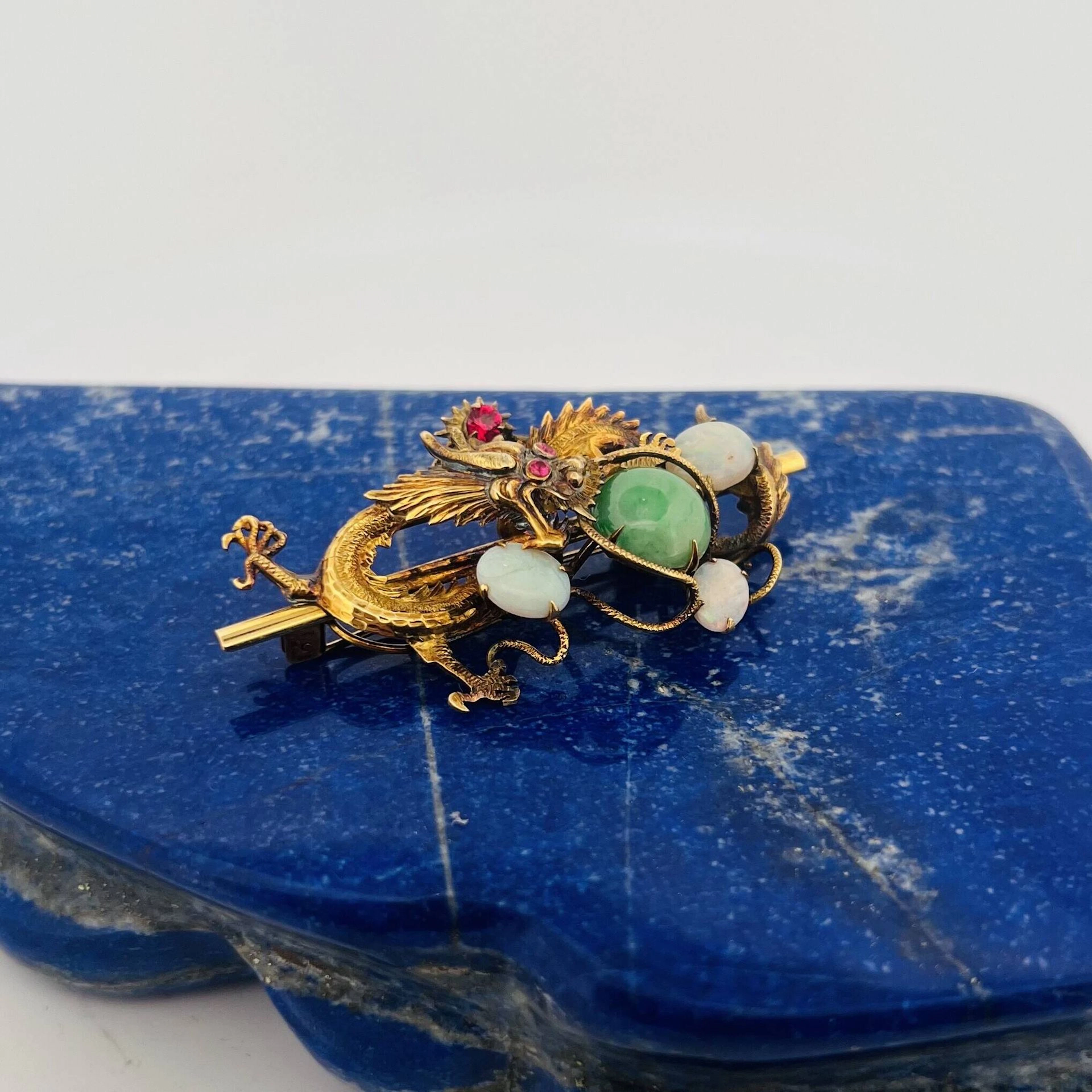 Yellow gold (750) "dragon" brooch adorned with three white o - Lot 270