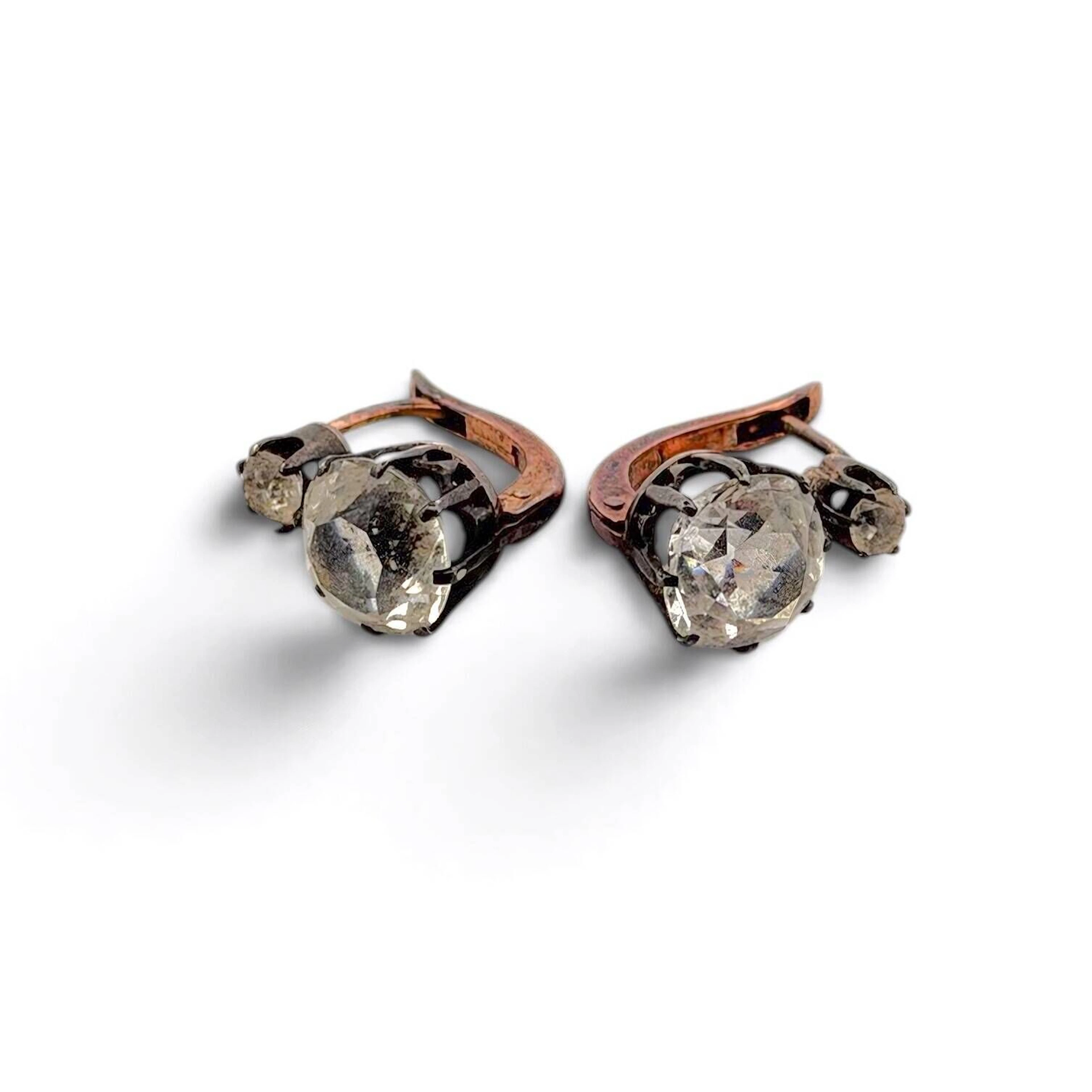 Pair of "dormeuses" earrings in rose gold (750) and silver ( - Lot 157