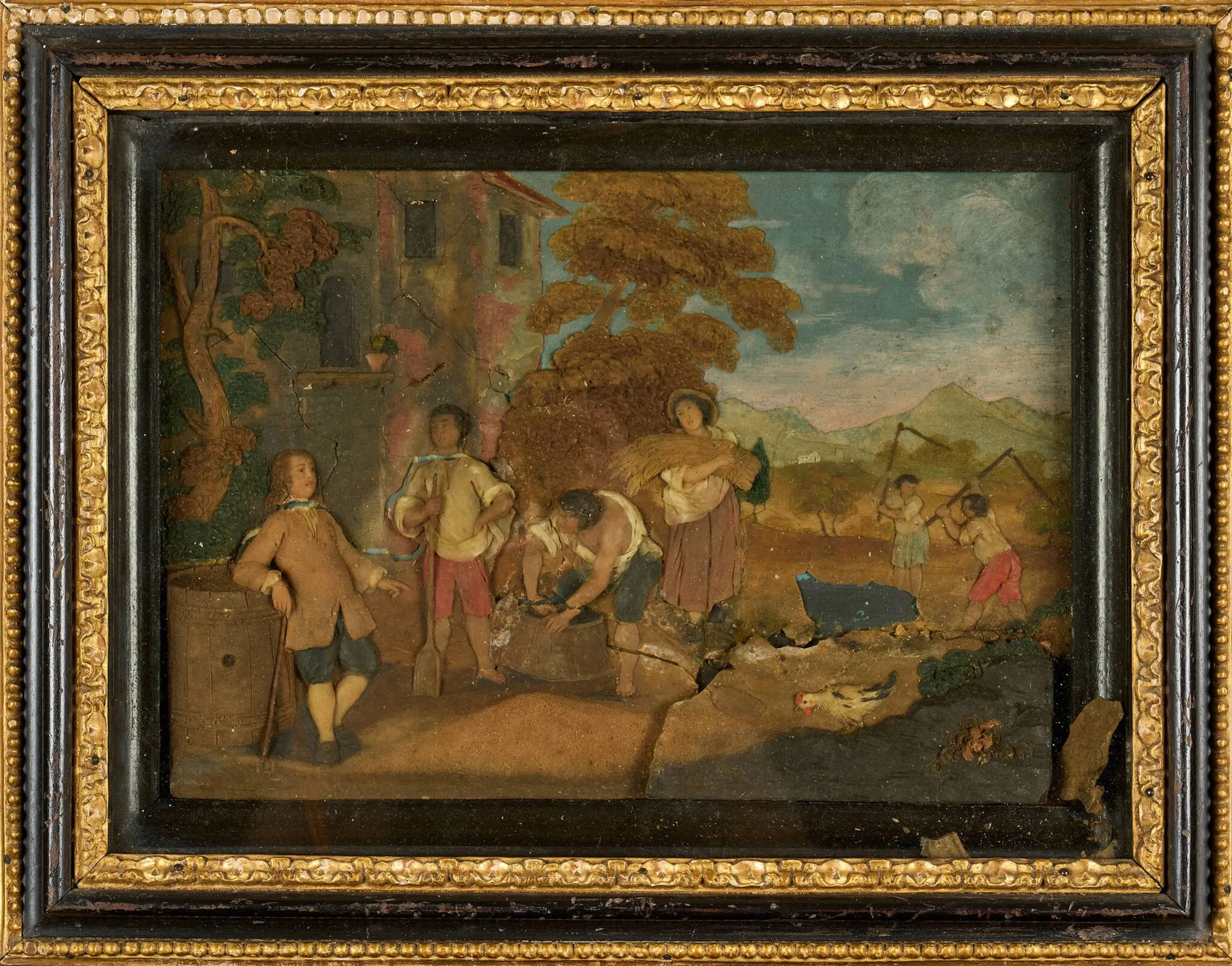 Giovanni Francesco PIERI (1699 - Naples 1773) Le jeune maitre surveillant la moisson cire sur ardoise 22 x 32 cm au verso annotation manuscrite datant vraisemblablement du XVIIIe siècle: Francesco Pierj F(ecit) 1766 Fractures et soulèvements. Giovanni Francesco Pieri (Prato 1699-1773 Naples) a commencé sa carrière comme médailleur, modeleur et portraitiste, mais il était reconnu comme le modeleur de cire le plus habile de son époque. Né à Prato, il fut formé dans l'atelier du sculpteur florentin Gioacchino Fortini vers 1713-1714, créant de petites figures en relief en cire polychrome, comme l'a documenté son biographe, Gaburri. En effet, il était courant pour les médaillistes de réaliser leurs modèles en cire. Son talent virtuose séduisit le dernier grand-duc Giangastone de Médicis, qui le nomma administrateur de la manufacture de tapisseries des Médicis. Après la mort du grand-duc, il quitta Florence en 1737 et s'installa à Naples à l'invitation de Charles de Bourbon, qui avait rencontré Pieri et apprécié son travail lorsqu'il résidait à Florence en 1734 en tant qu'héritier du grand-duché. À Naples, Pieri dirigea l'Arazzeria, mais il s'imposa et remporta un grand succès en tant que modeleur de cire, réussissant à fusionner dans ses œuvres son talent technique virtuose et l'esprit sagace napolitain. Ces œuvres, en raison de leurs caractéristiques différentes, peuvent être divisées en quatre groupes. Un premier noyau est constitué des portraits des souverains, qui peuvent facilement être mis en relation avec son activité initiale de médailleur. Un deuxième groupe comprend la traduction en cire de peintures célèbres provenant des collections Farnèse en possession des Bourbons à Naples. Le troisième groupe comprend les œuvres en cire et un nombre important de petits tableaux représentant des scènes de la vie quotidienne, conformément au goût qui prévalait au XVIIIe siècle en Italie et en Europe pour les sujets populaires. Un inventaire du Palazzo di Portici dressé vers 1800 décrit vingt-quatre tableaux en cire encadrés de ce type. Enfin, le quatrième groupe comprend les modèles religieux en cire.