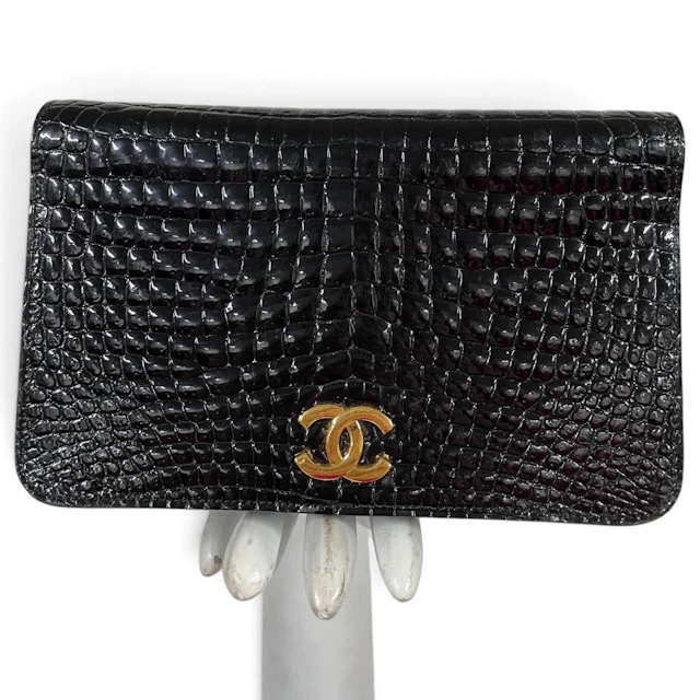 CHANEL - Lot 33