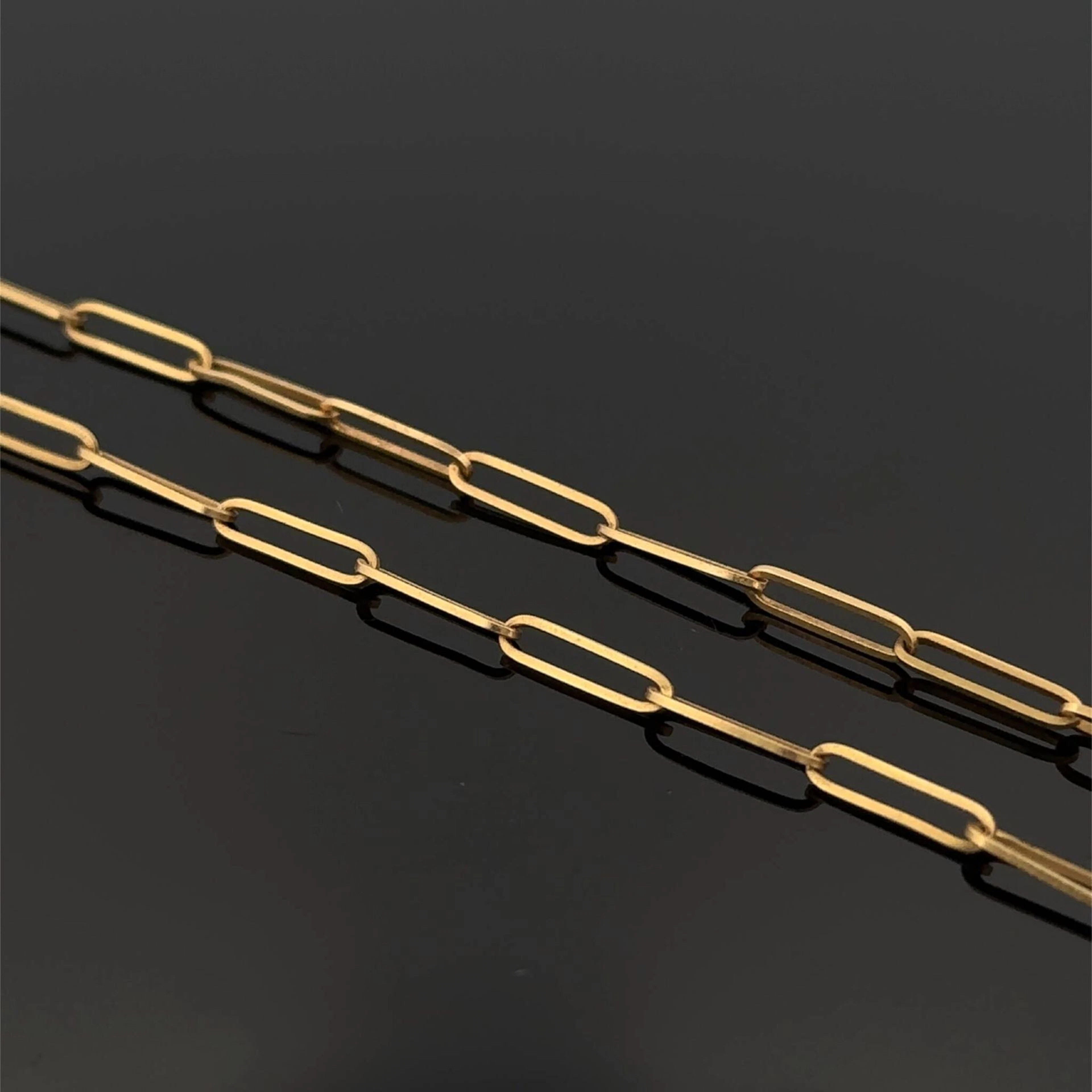 Delicate yellow gold (750) chain with oval links. Made in Fr - Lot 309