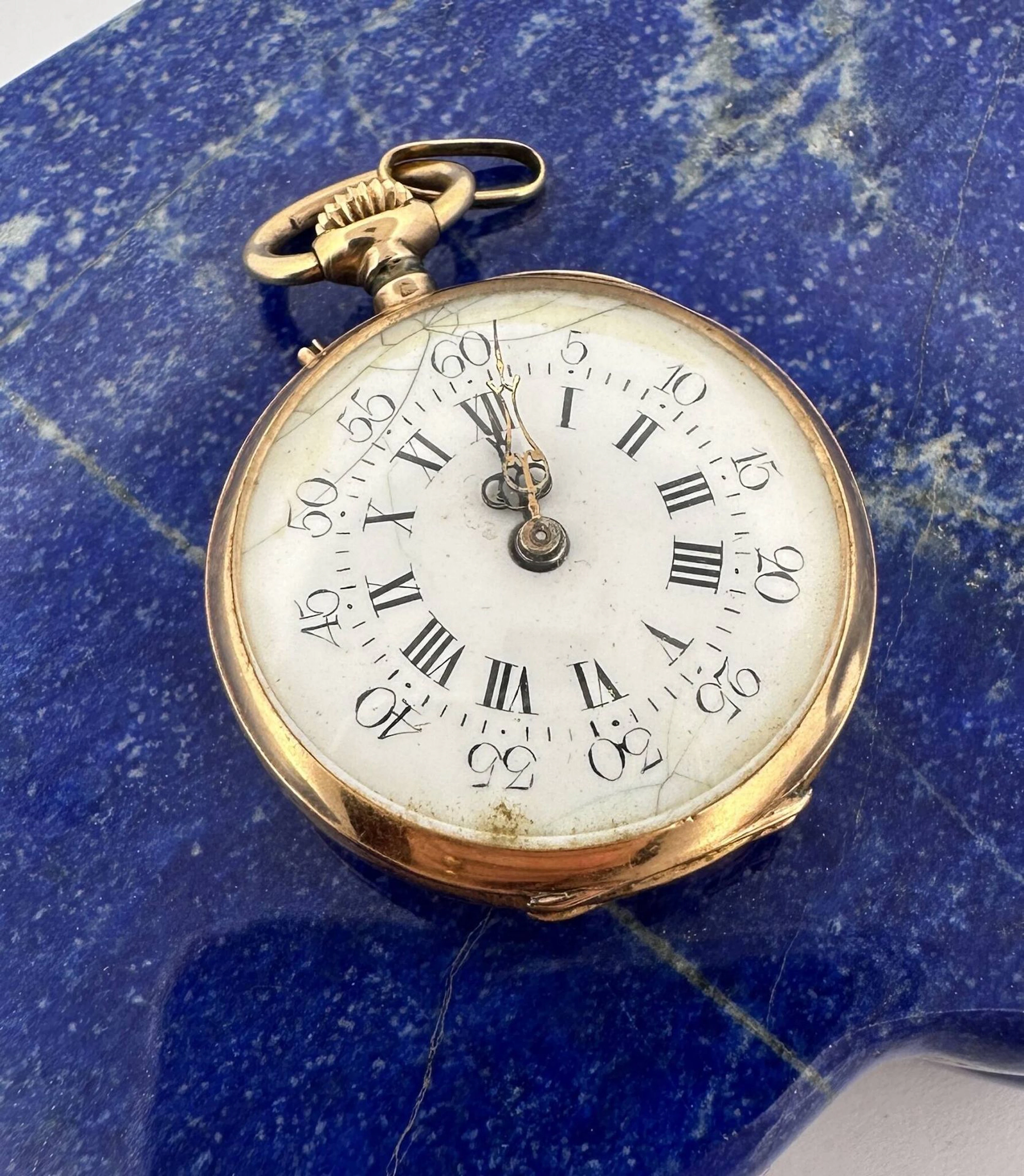 750 yellow gold pocket watch; the case features a floral des - Lot 4