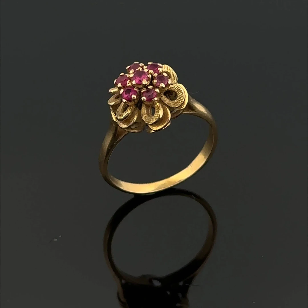 Partially engraved yellow gold (750) "flower" ring, set with - Lot 213