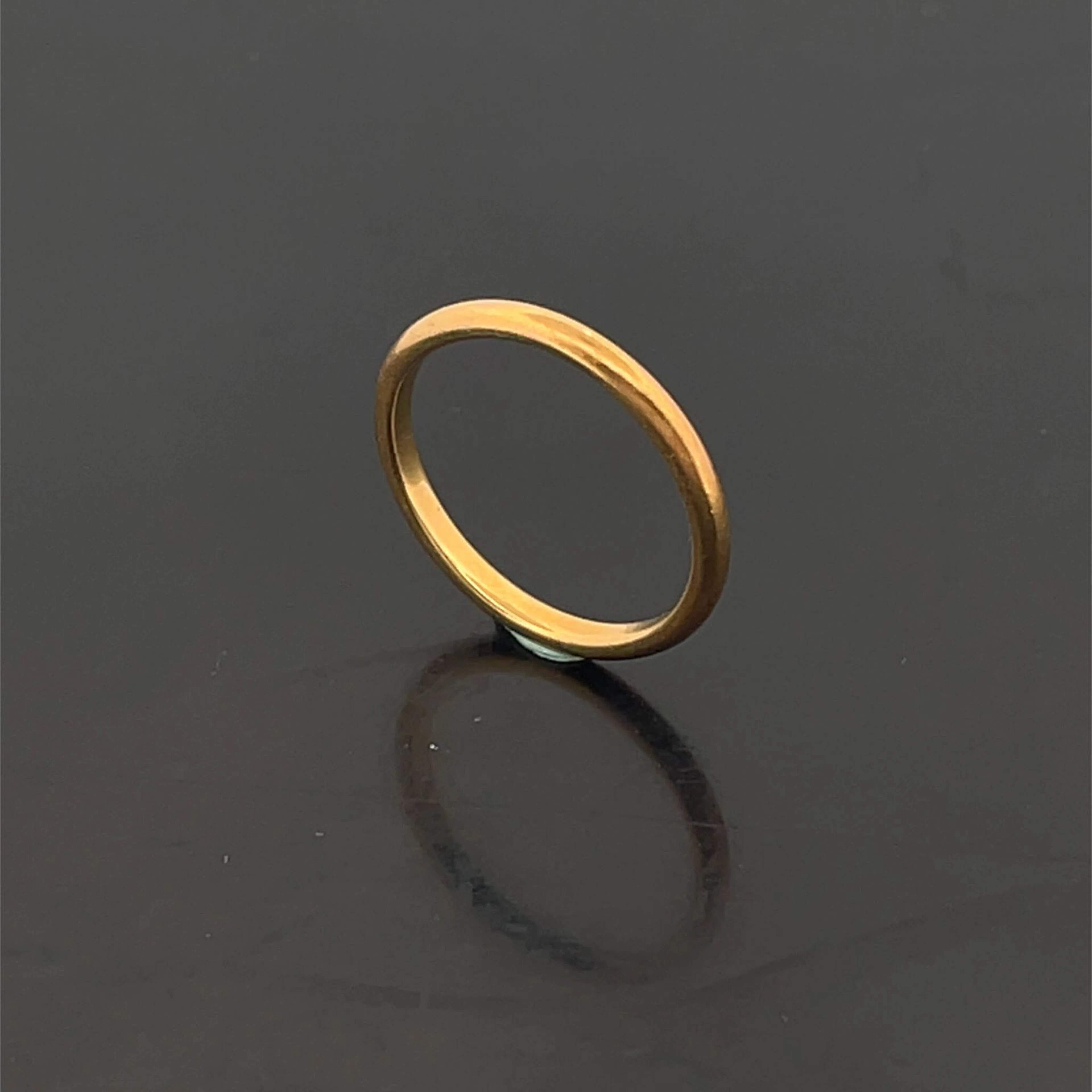 Yellow gold (750) wedding ring, unengraved. - Lot 304