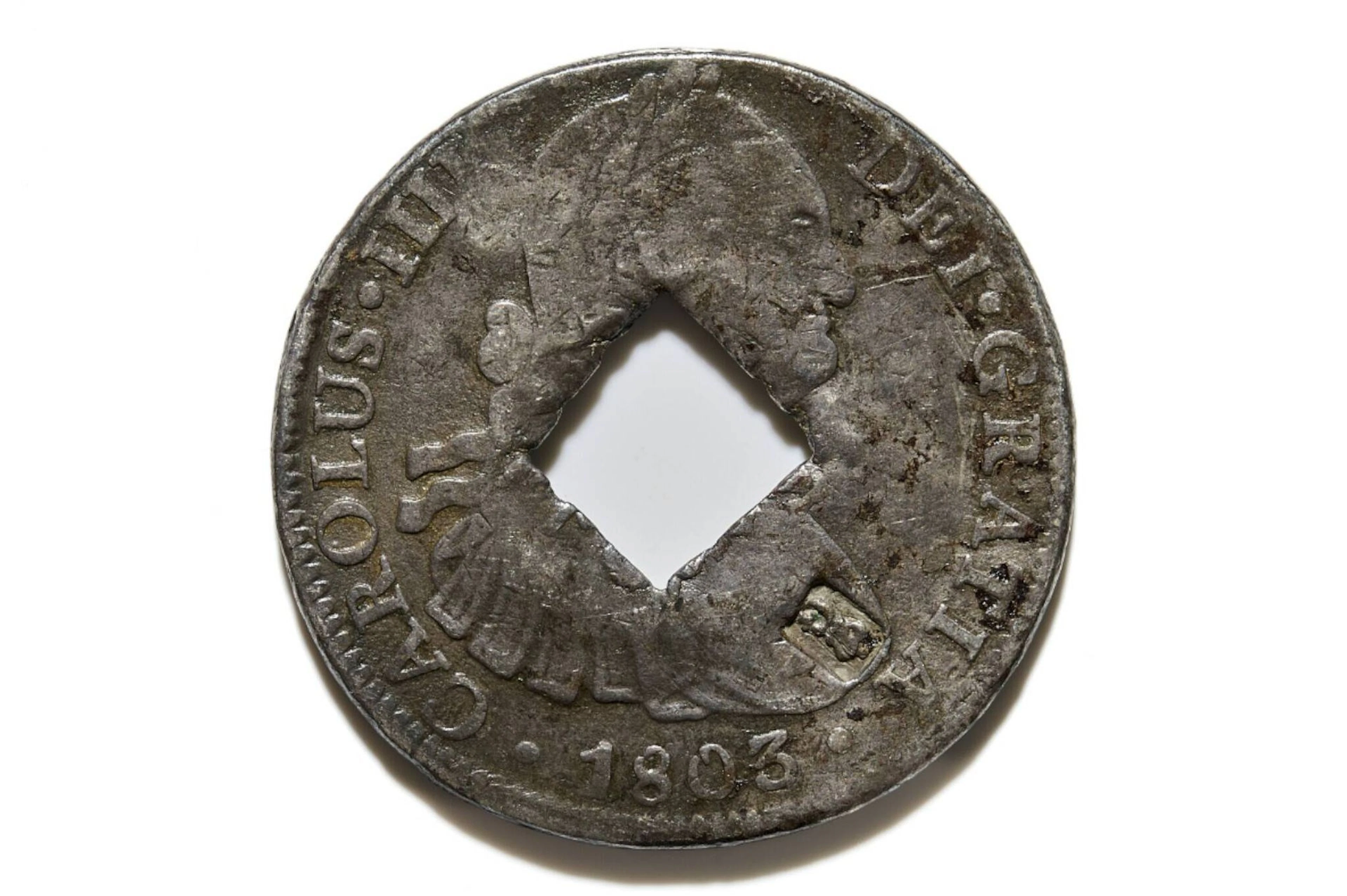 COLONIES FRANCAISES - GUADELOUPE - OCCUPATION ANGLAISE (1811) Monnaie de 8 réaux 1803 Mexico, percée et contremarquée de G couronnés à l'avers et au revers Lec. 19 Corrosion, TB