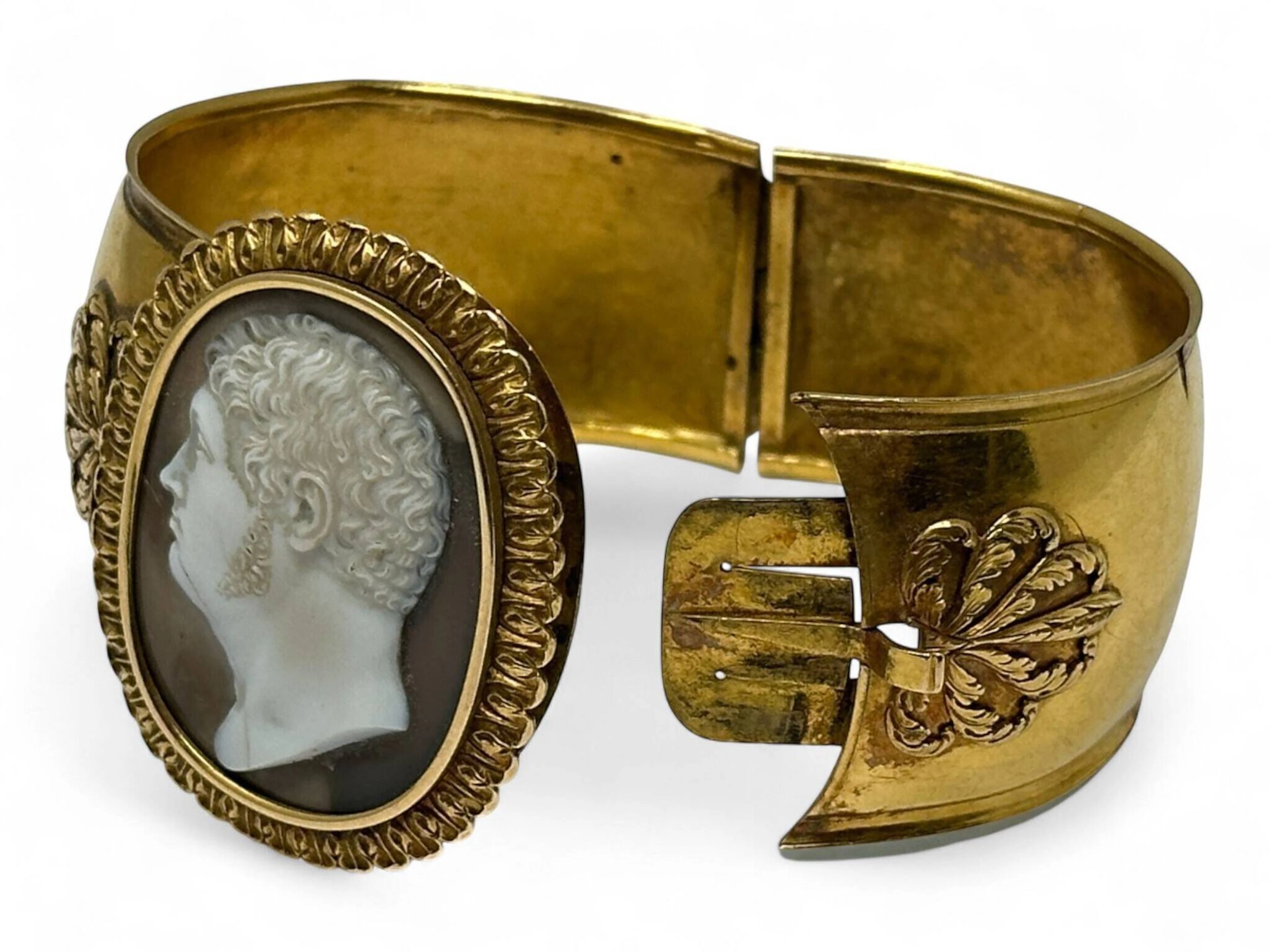 RARE GOLD CUFF BRACELET WITH CAMEO FEATURING MARSHAL SOULT O - Lot 178