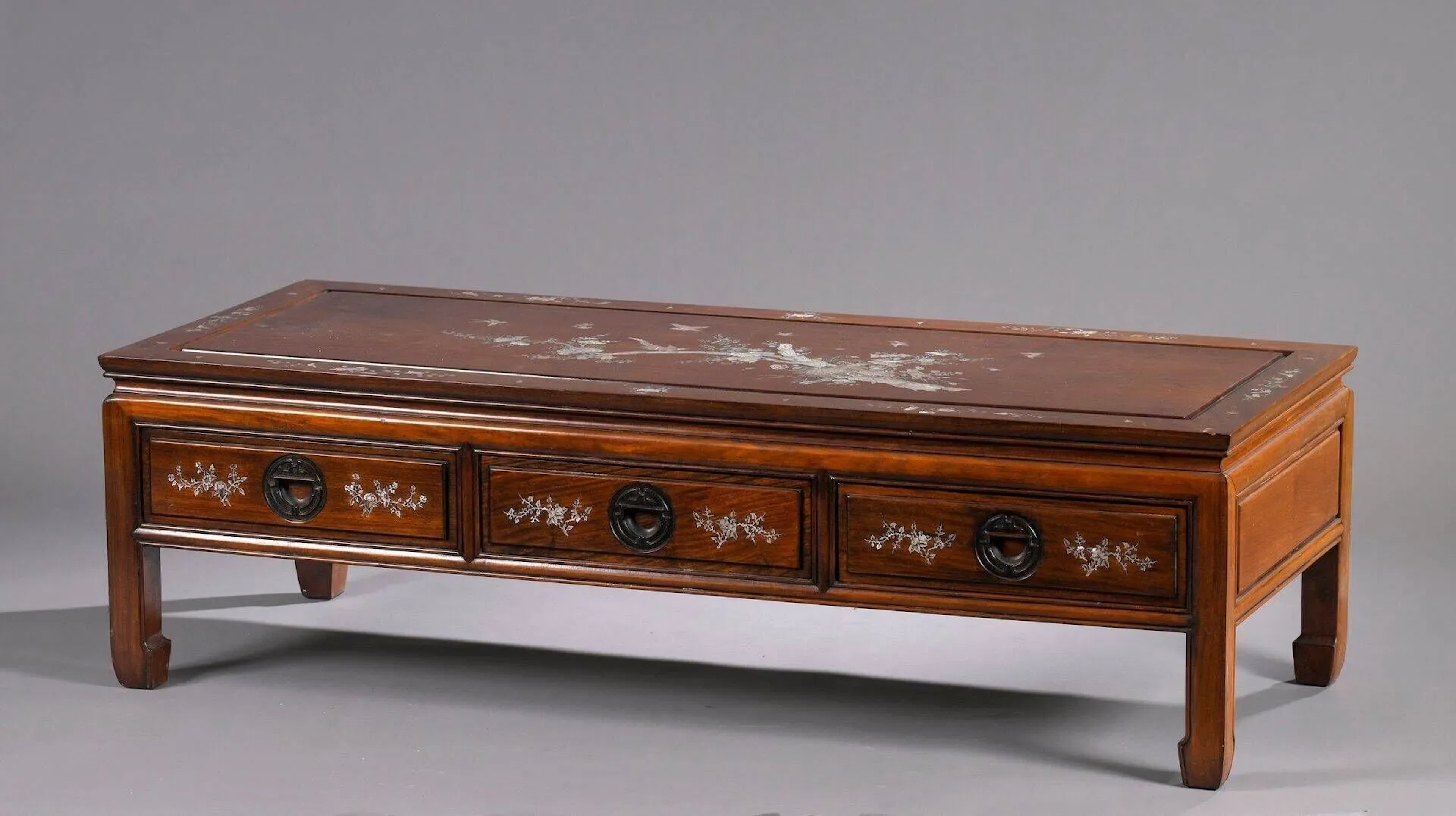 Rectangular coffee table in exotic wood and mother-of-pearl - Lot 246
