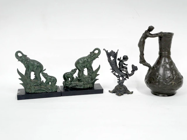 Set includes - Lot 280