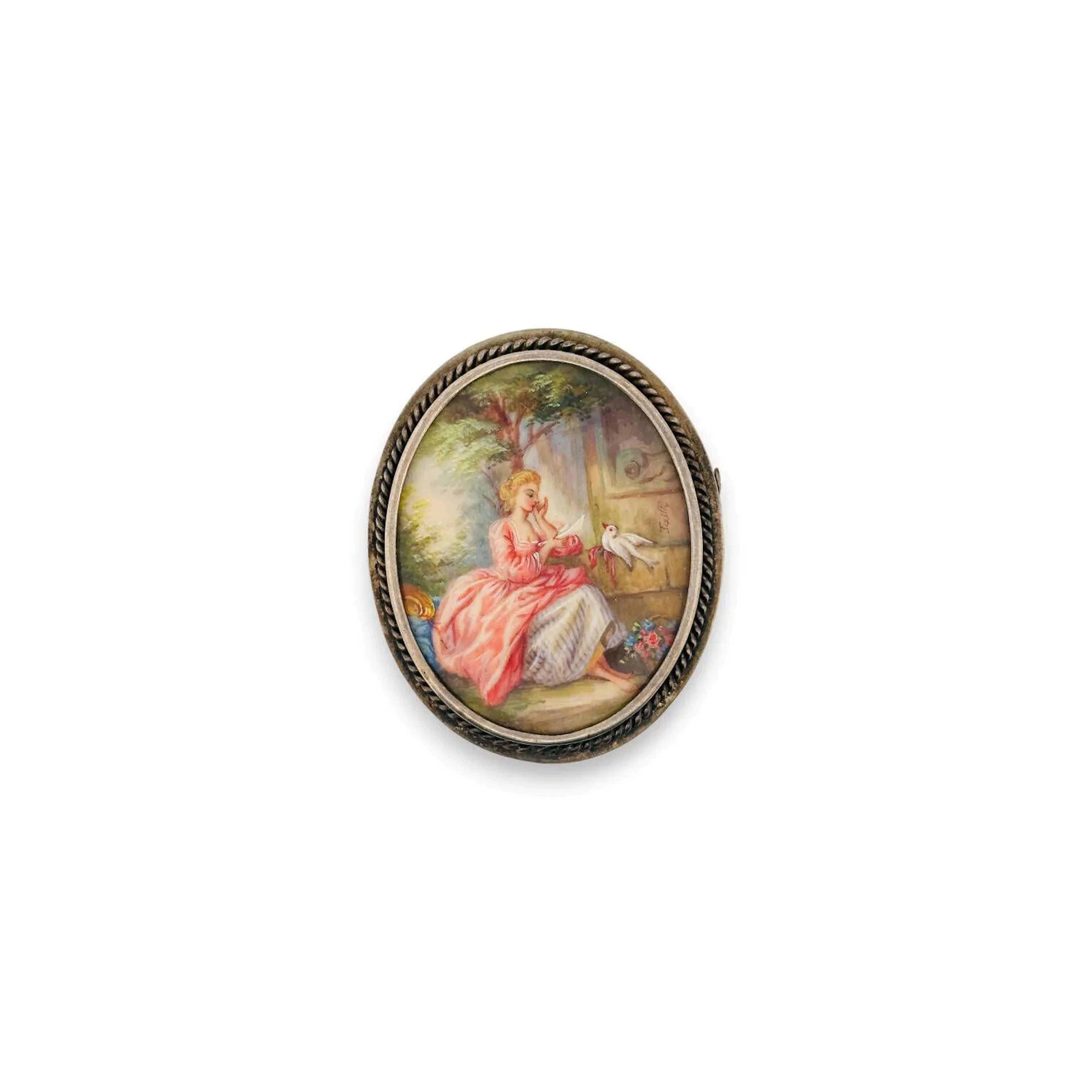 Broche ovale formant pendentif, la monture en argent (800 millièmes), une miniature romantique dans le goût de F. Boucher figurant une jeune femme lisant une lettre, une colombe à ses côtés, signée Jailly sur la droite. Poinçon tête de sanglier. Poids brut 26 g - 52 x 43 mm