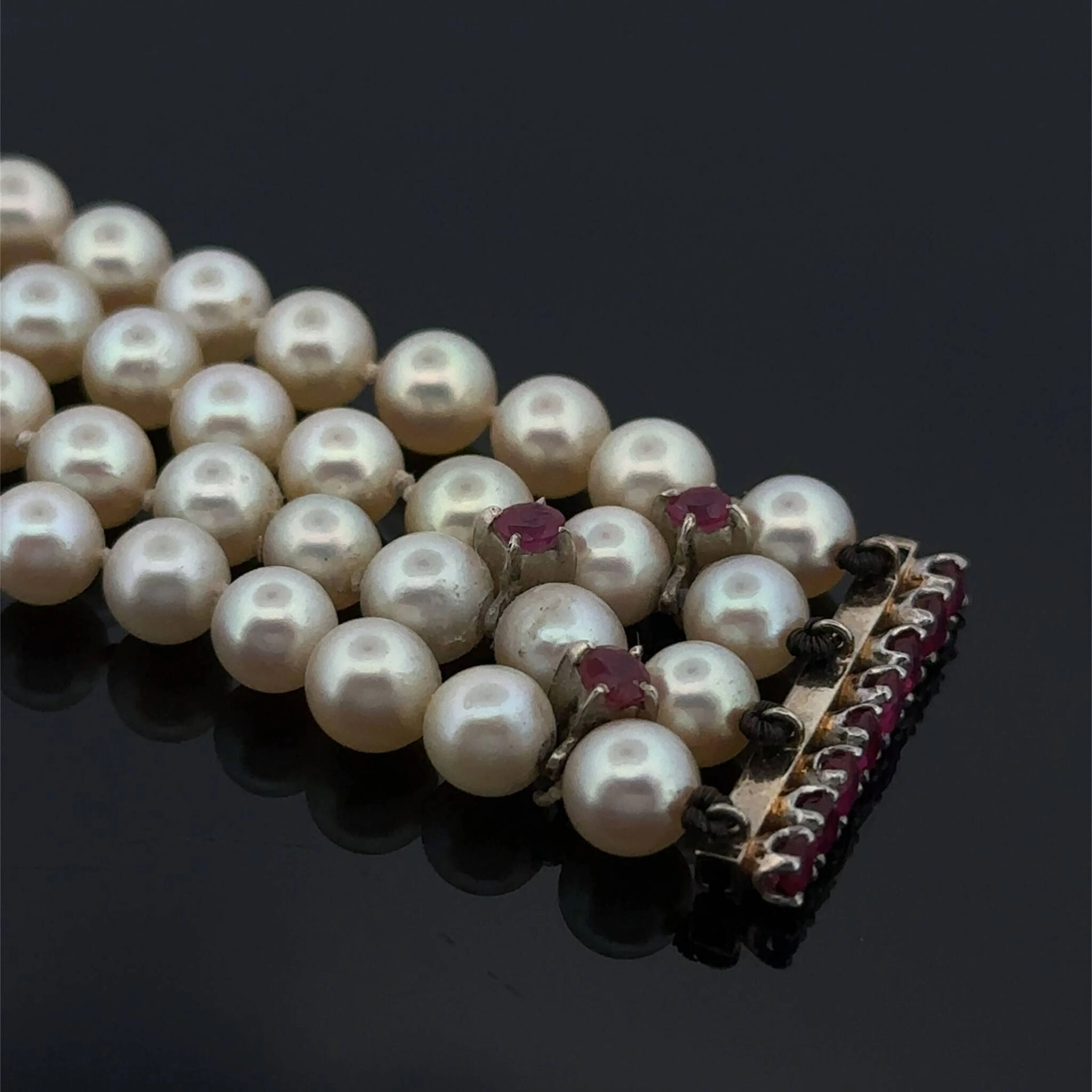 Bracelet composed of four rows of cream-colored cultured pea - Lot 292