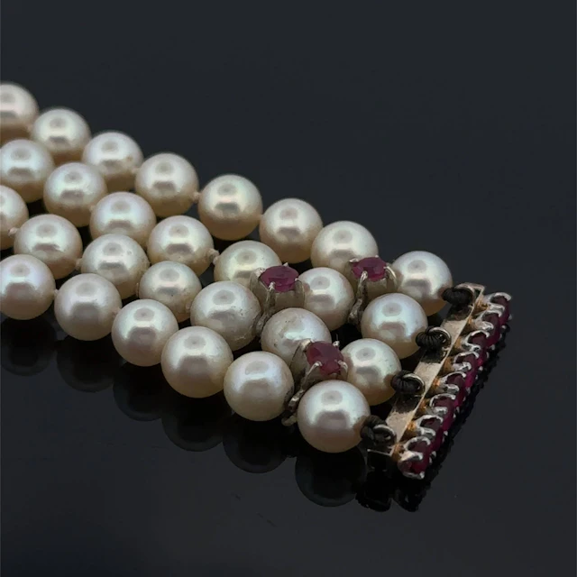 Bracelet composed of four rows of cream-colored cultured pea - Lot 292