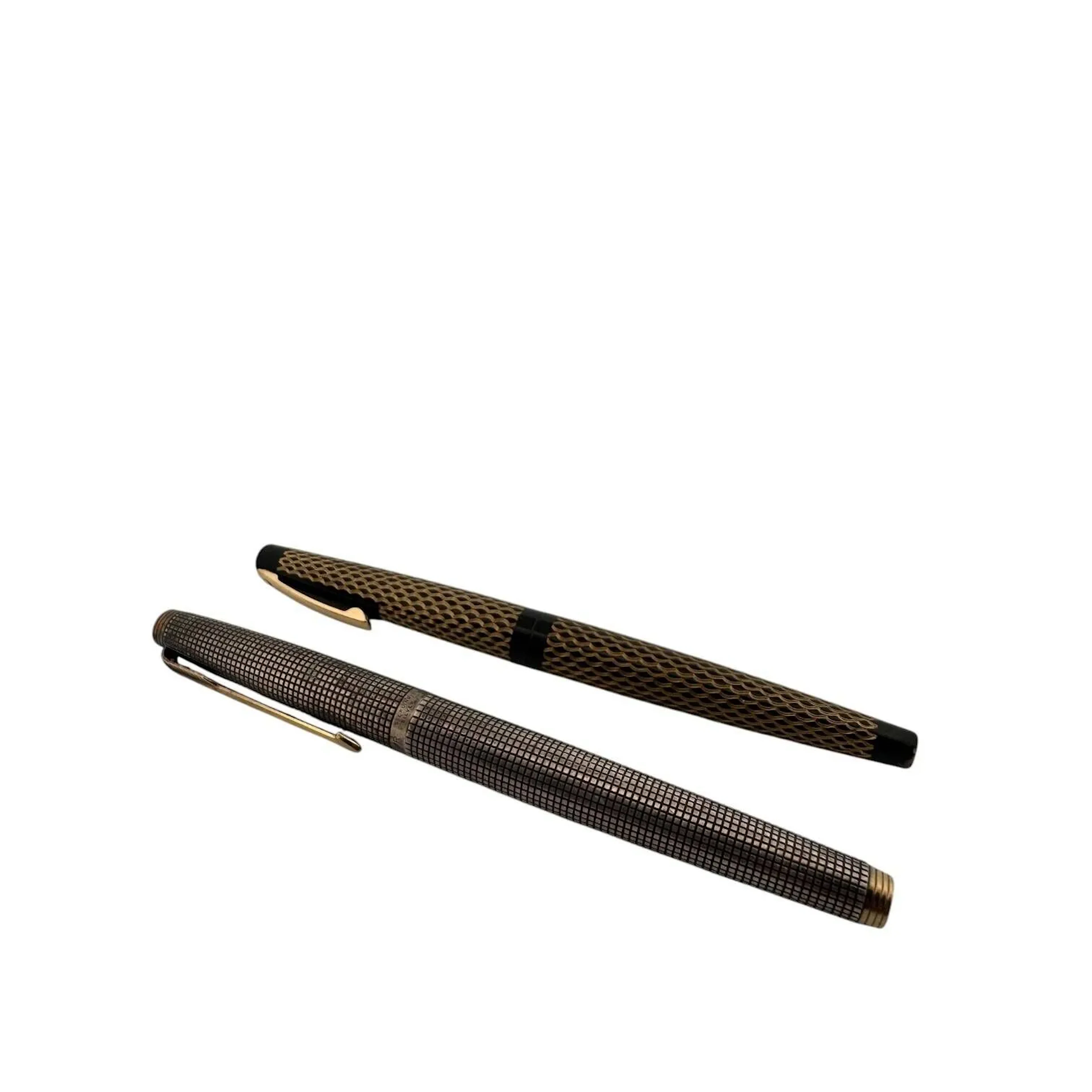 Set of two fountain pens comprising: - Lot 82