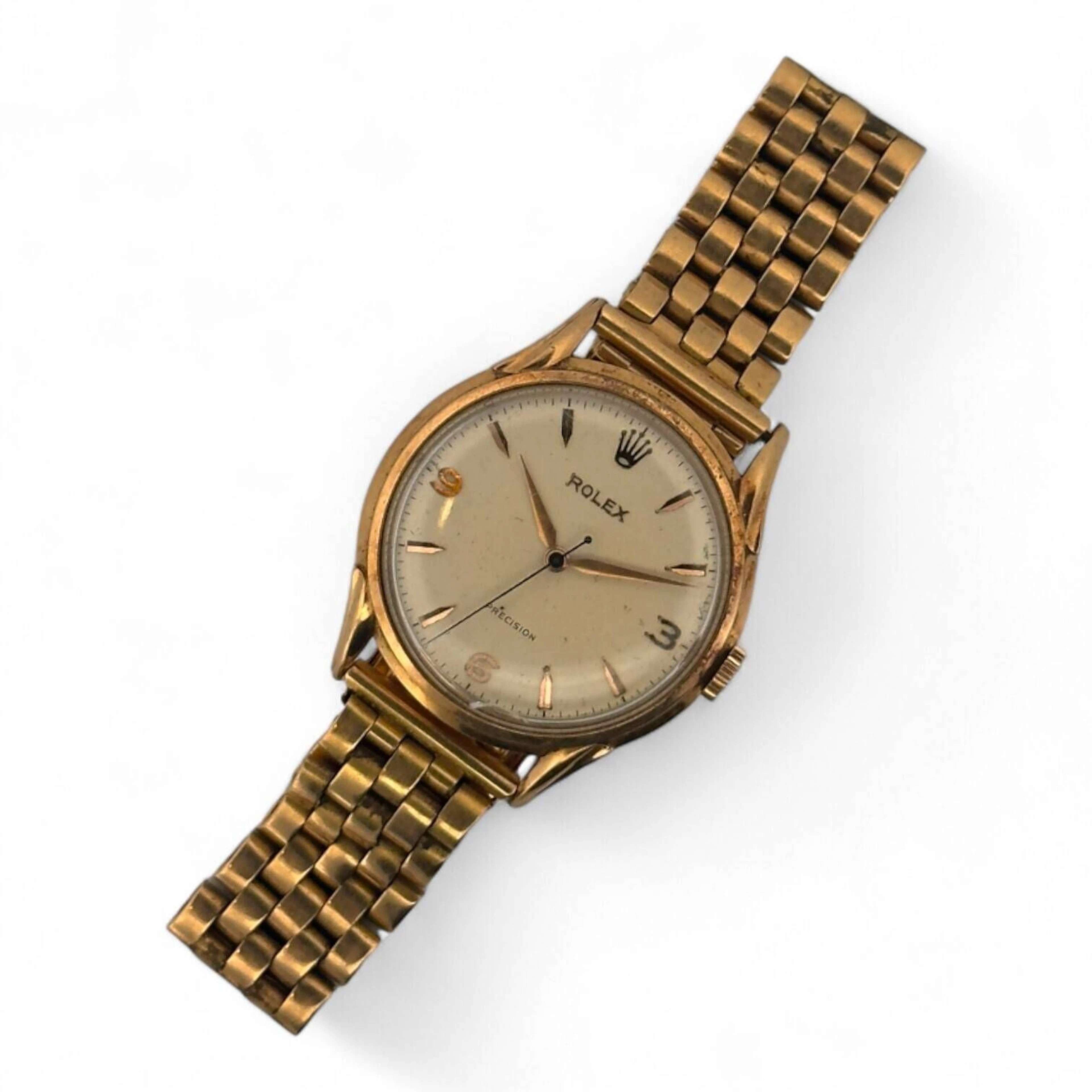 ROLEX Montre bracelet en or 18K (750 millièmes), cadran opalin, index en appliques dorées facettées, aiguilles type Alpha dorées. Fond clipé en or 18K (750 millièmes), poinçon de maître Paul Frank et Fils. Mouvement mécanique à remontage manuel signé ROLEX, calibre 1210. Bracelet en or 18K (750 millièmes) à cinq rangs de maillons, fermeture par boucle déployante en or 18K (750 millièmes), poinçon Gay Frères. Montre fonctionnelle lors de l’expertise, sans garantie de fonctionnement futur et d’état des pièces. Rayures et marques au boitier et au verre, quelques traces au cadran. Travail français vers 1960 Poids brut 73,9 g Diamètre 34 mm, pour un poignet d’environ 19 cm au maximum