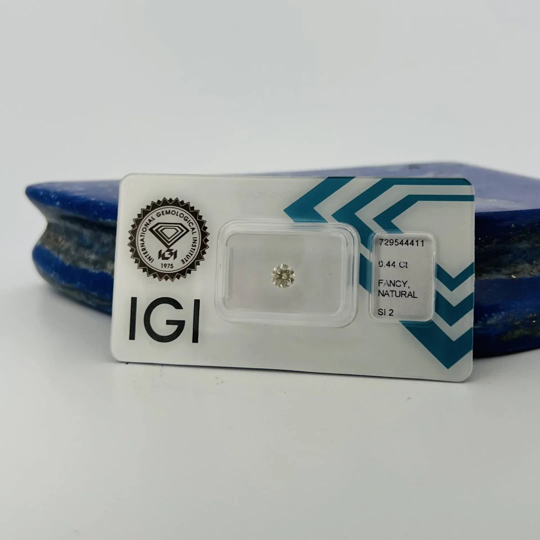 Sealed diamond weighing 0.44 carats, accompanied by an IGI l - Lot 365