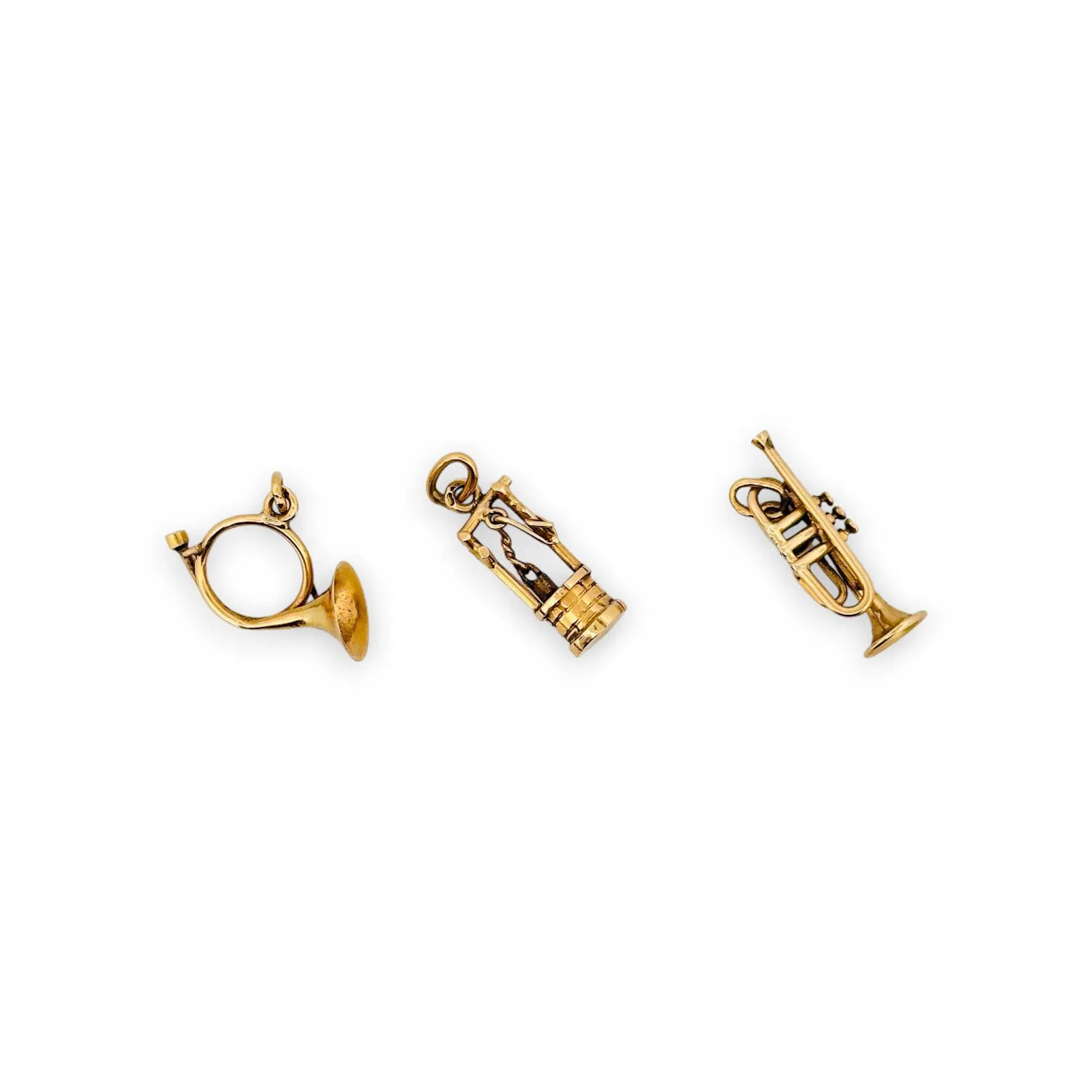 Set of three pendants in 18K (750 thousandths) yellow gold, - Lot 313