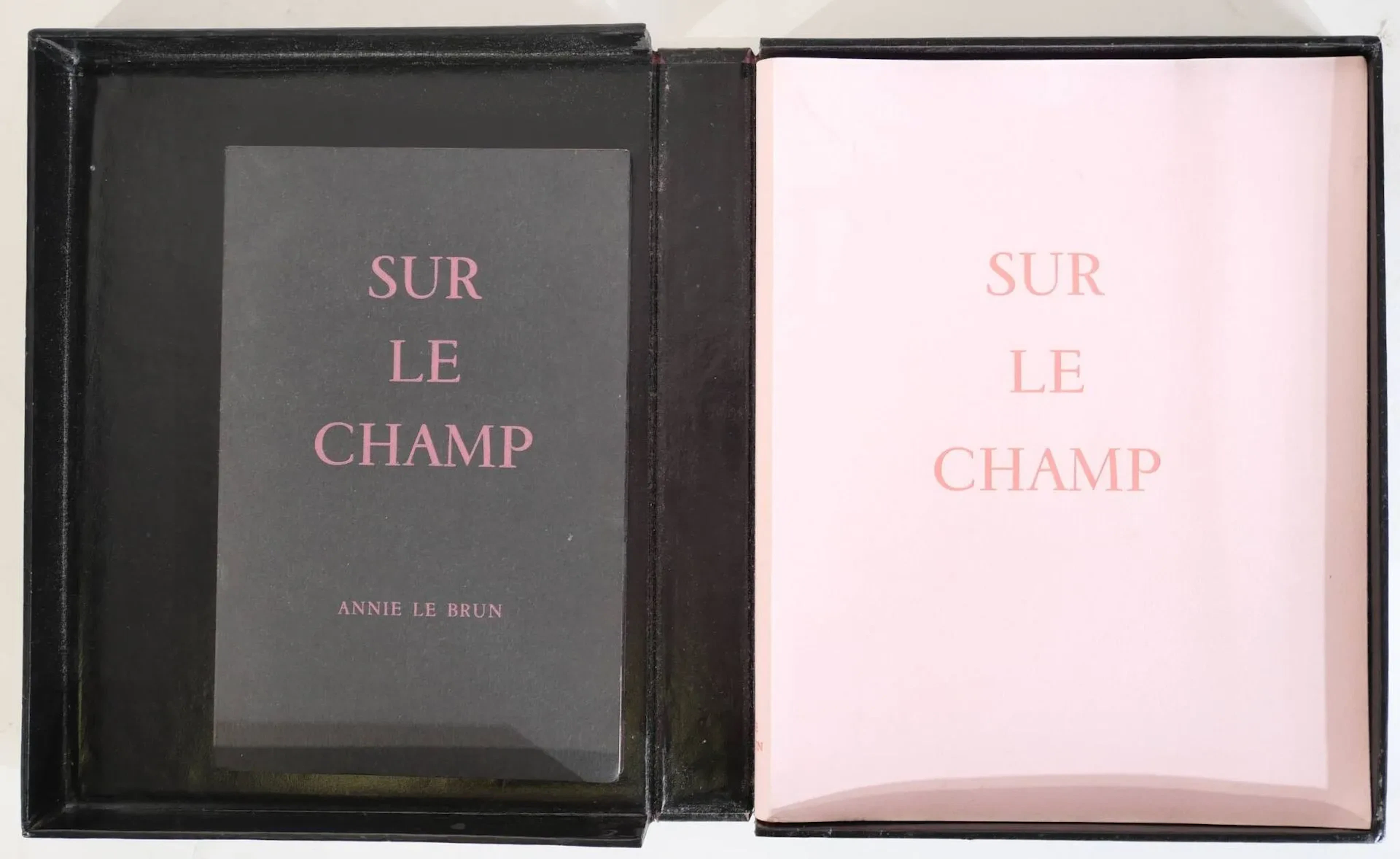 [TOYEN (Marie CERMINOVA, dit)]. LE BRUN (Annie). Sur le champ. Paris, Éditions Surréalistes, 1967. In-4 en feuilles sous emboîtage noir éditeur, édition illustrée de 3 pointes-sèches originales et d'après 6 collages originaux de Toyen. Avis au lecteur de Radovan Ivsic. Tirage limité à 89 exemplaires numérotés, celui-ci n°23, un des 54 comprenant les pointes sèches sur buvard pur chiffon justifiées et signées au crayon par l'artiste.