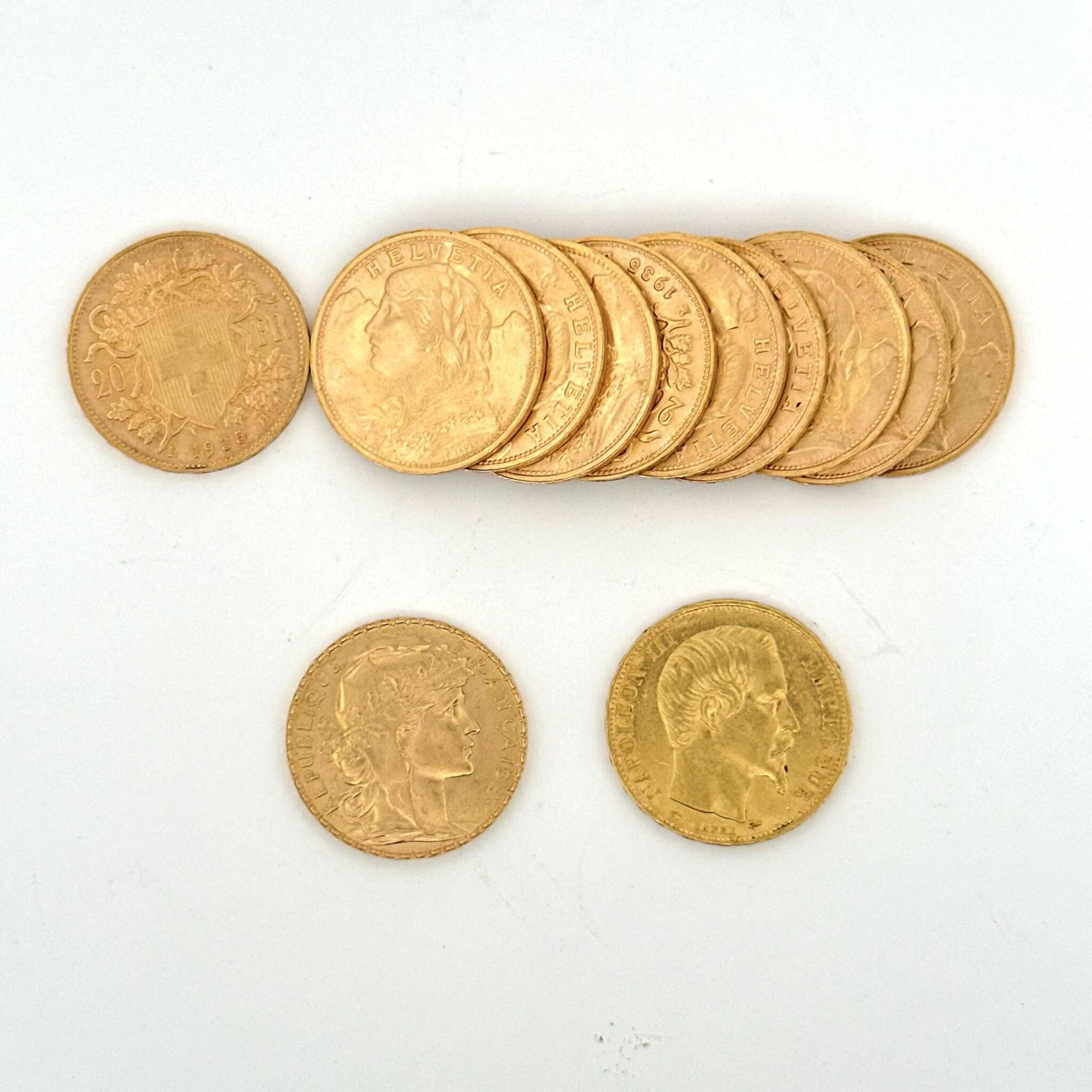 Set of 12 pieces in yellow gold (900) consisting of: - Lot 2