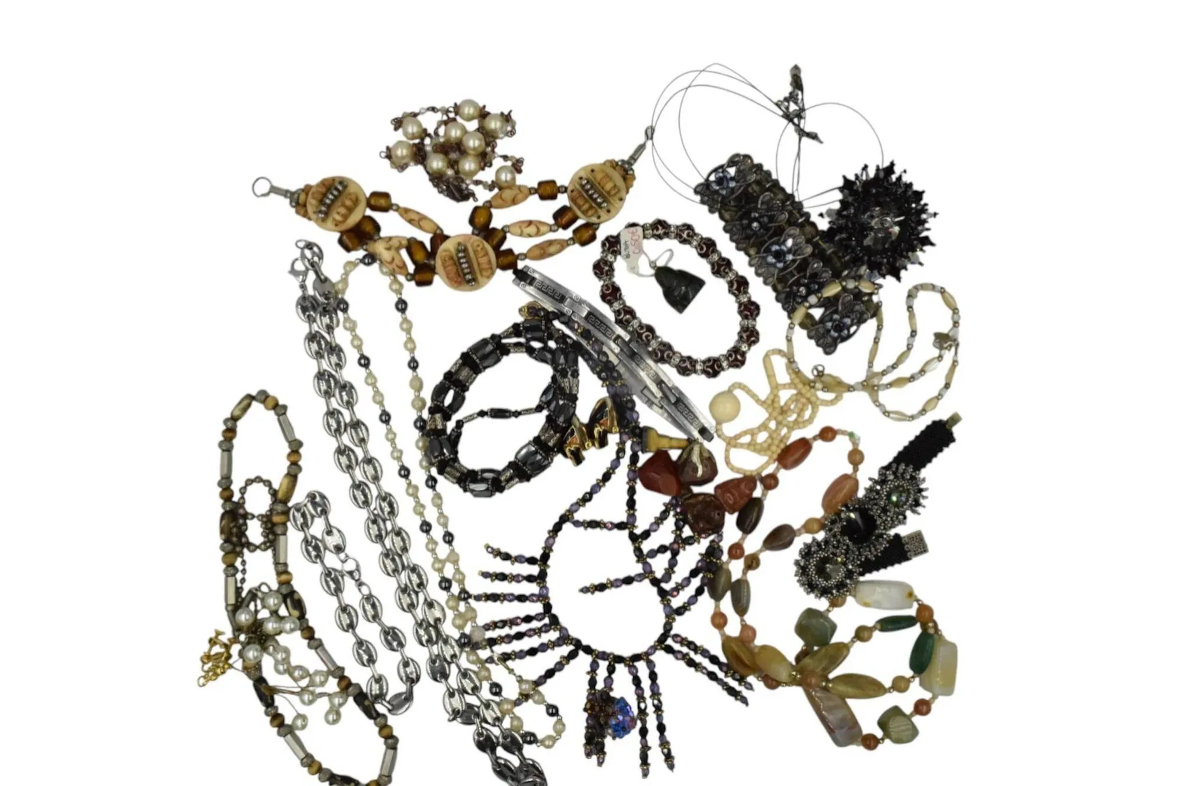 Lot of costume jewelry. - Lot 355