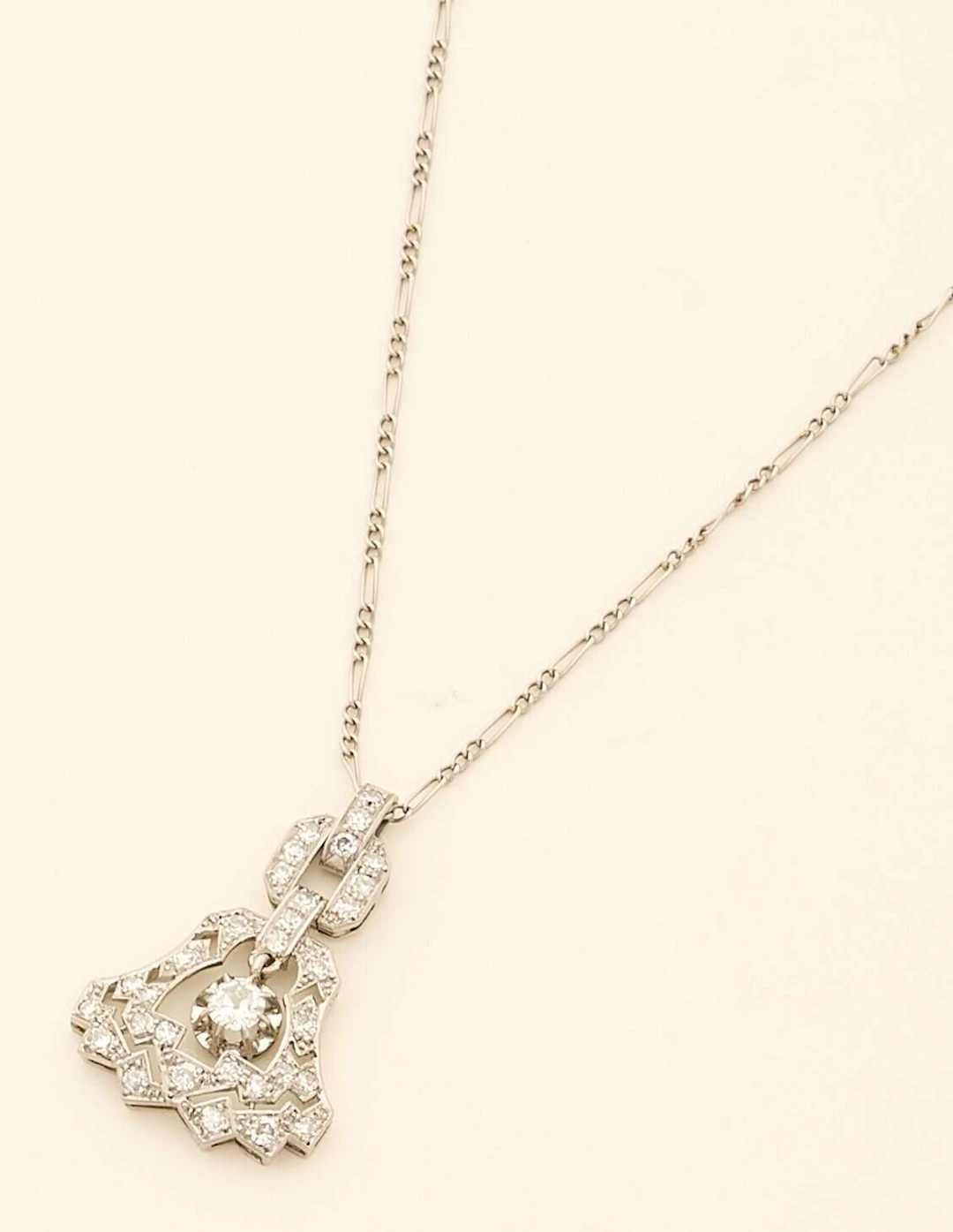 Platinum (850e) pendant necklace, consisting of a Figaro-lin - Lot 101