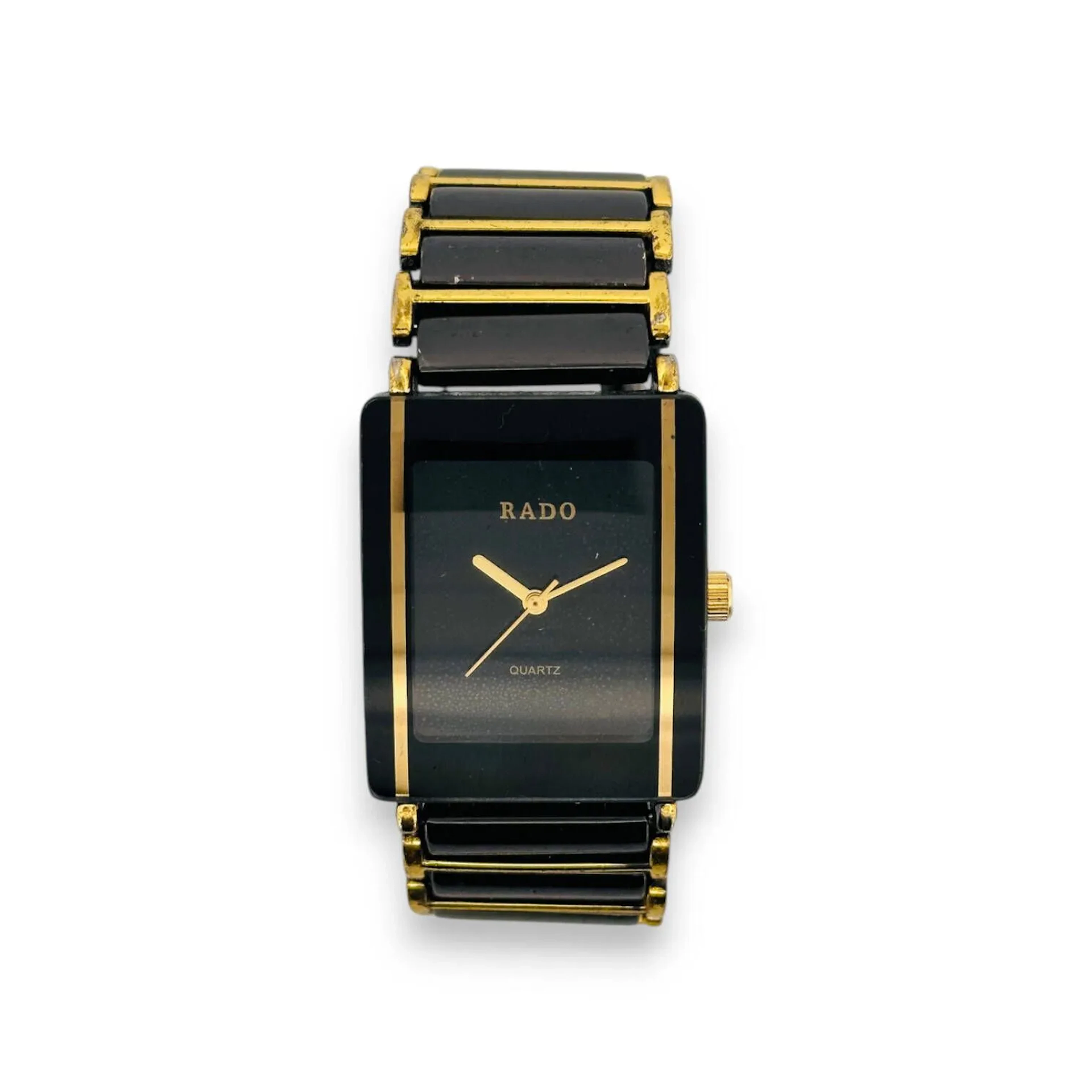 RADO Montre bracelet pour homme en métal doré et céramique noire, cadran noir, mouvement quartz (fonctionne au moment de l'expertise), bracelet intégré à boucle déployante. Dim. : 27 x 33 mm (rayures d'usage sur le boitier et le bracelet)