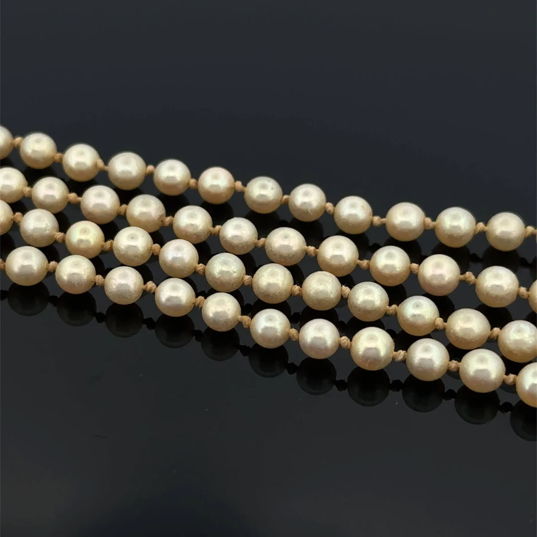 Long necklace consisting of two cascading rows of cream-colo - Lot 258