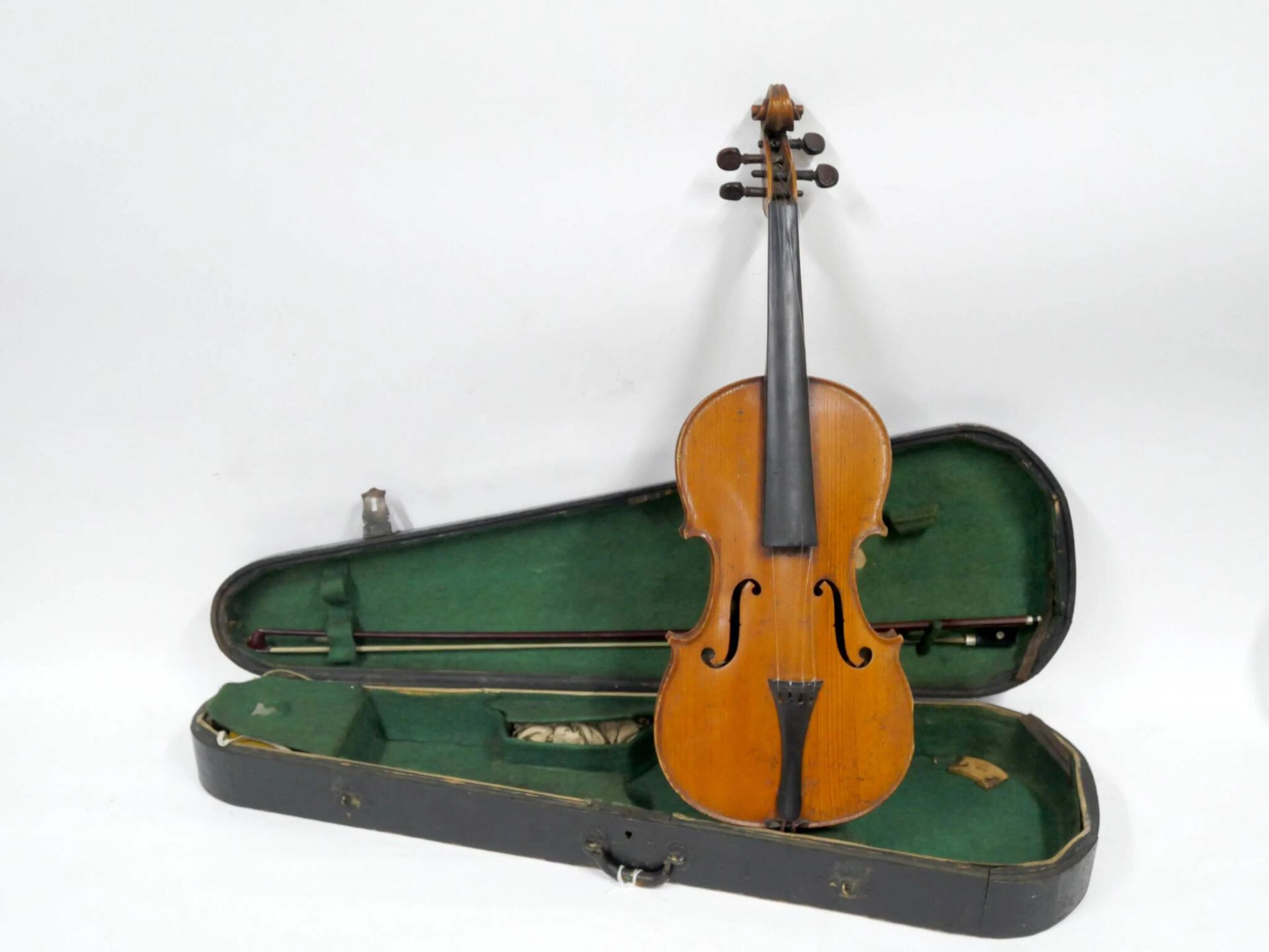 4/4 violin, made in Mirecourt, France, circa 1900–1920 - Lot 351