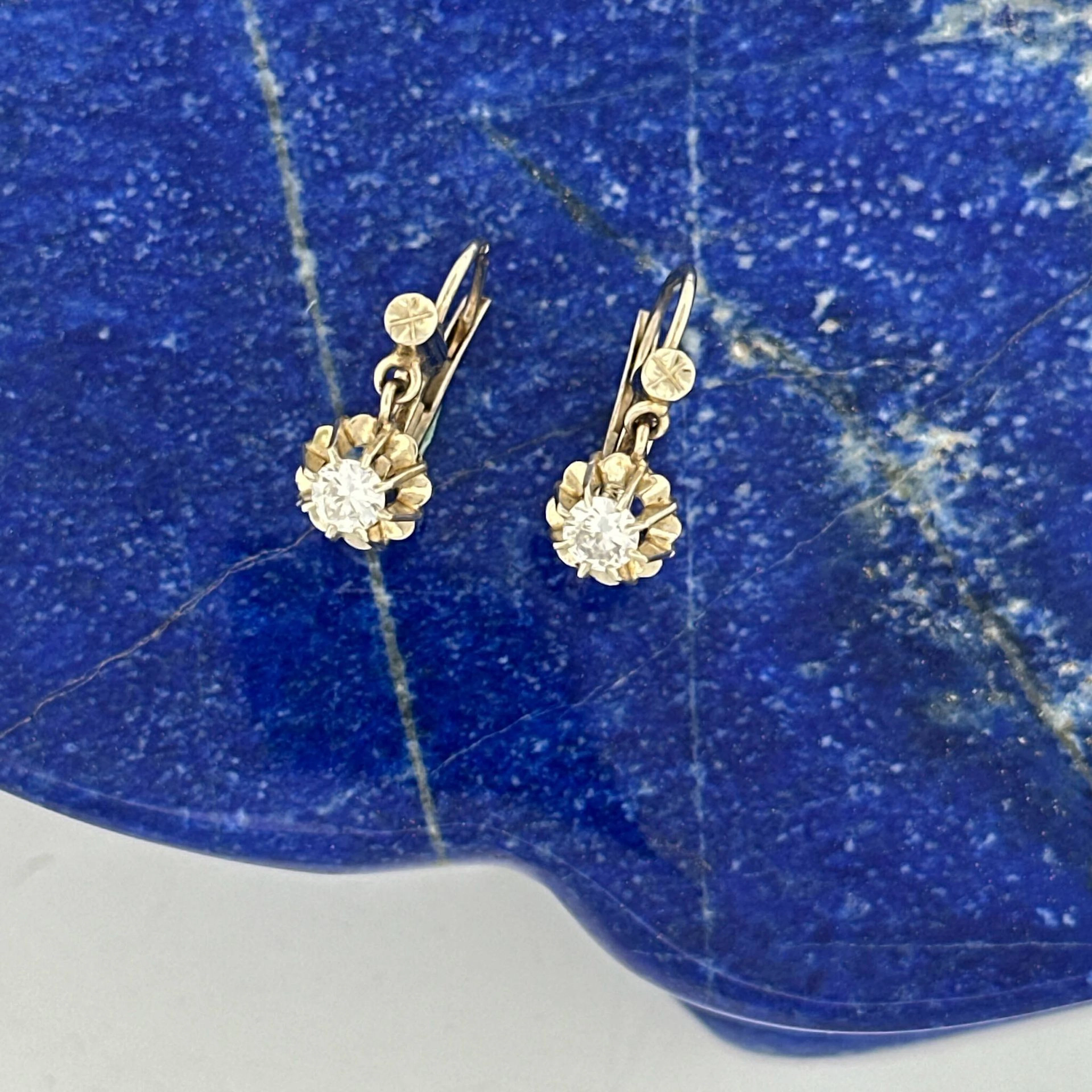 Pair of white gold (750) earrings set with a brilliant-cut d - Lot 289