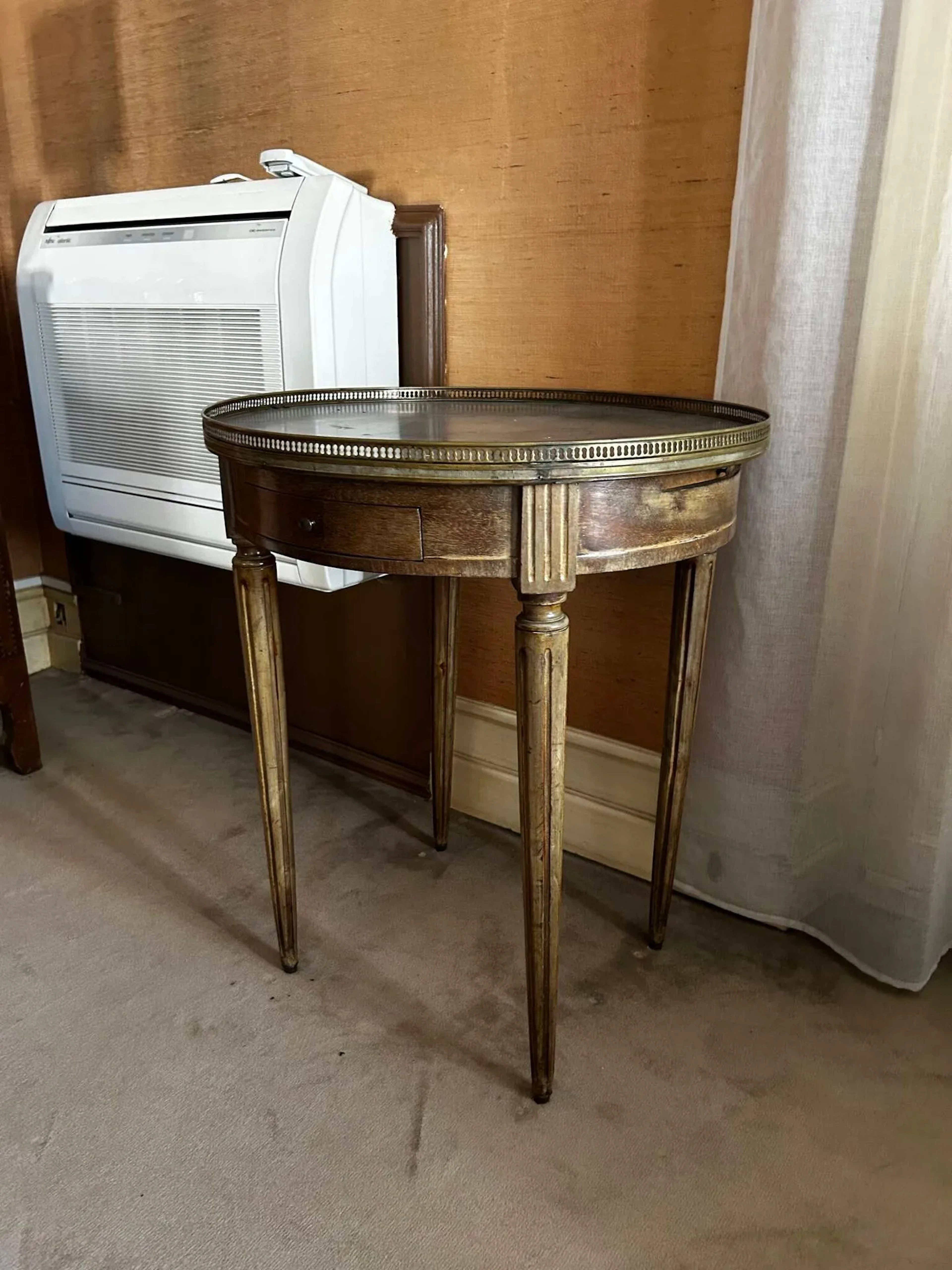 Louis XVI style bouillotte table, opening with drawers and s - Lot 521