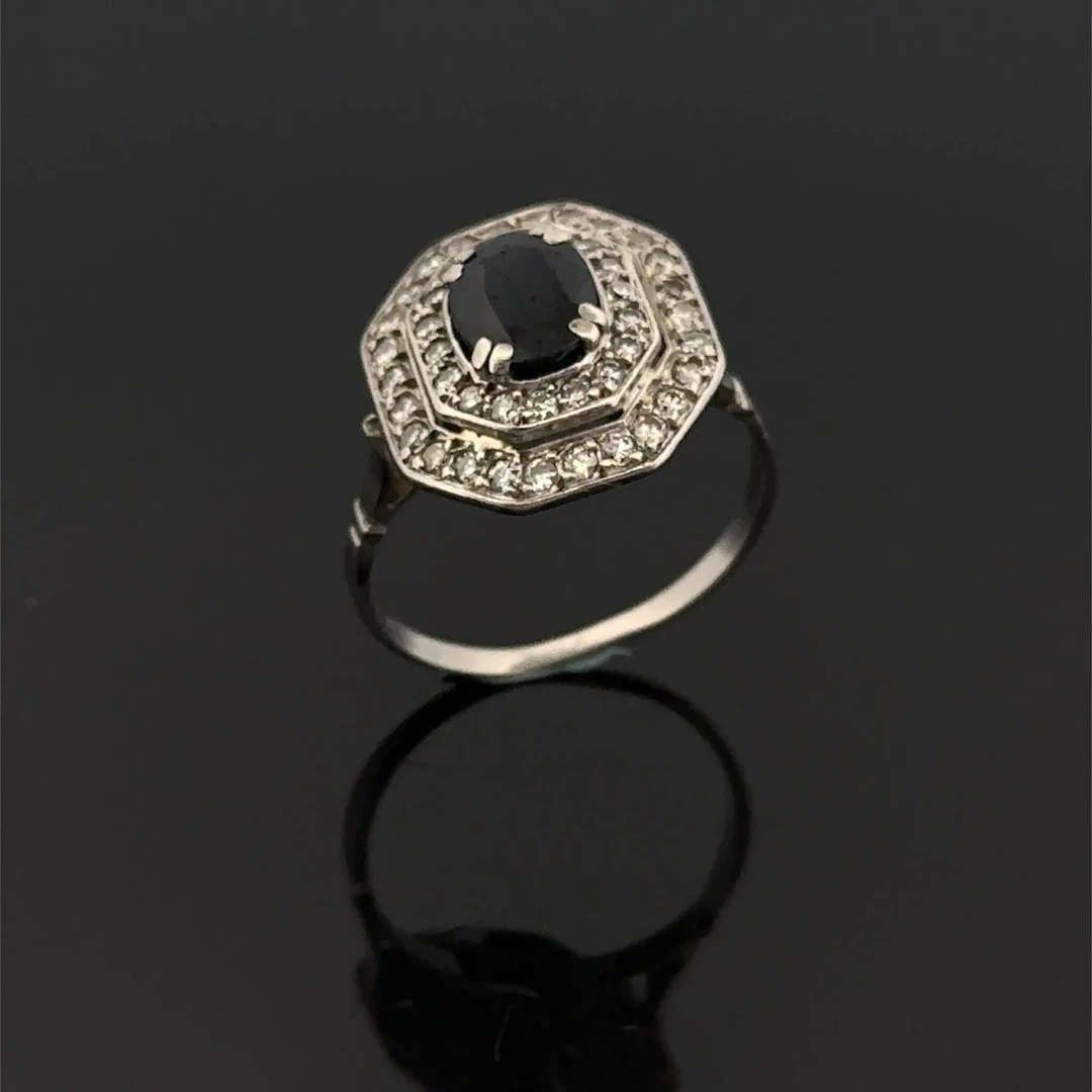 Octagonal white gold (750) ring set with an oval sapphire (w - Lot 224