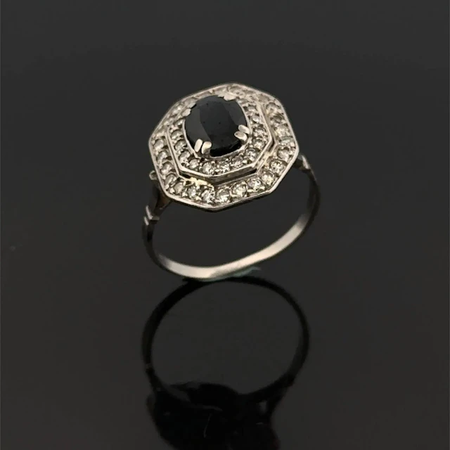 Octagonal white gold (750) ring set with an oval sapphire (w - Lot 224