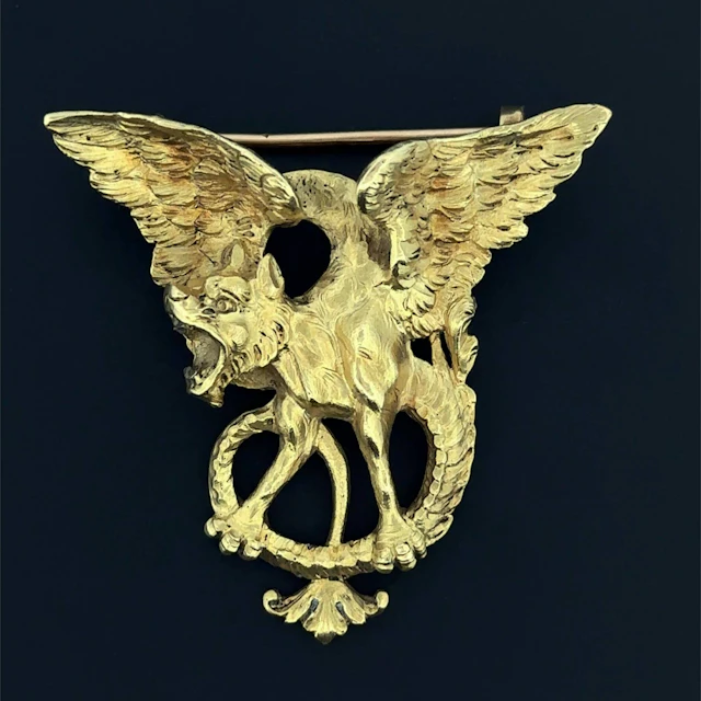 Openwork "chimera" brooch in yellow gold (750), finely chase - Lot 189