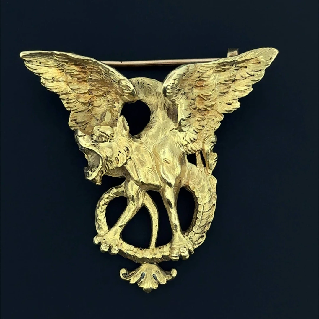 Openwork "chimera" brooch in yellow gold (750), finely chase - Lot 189