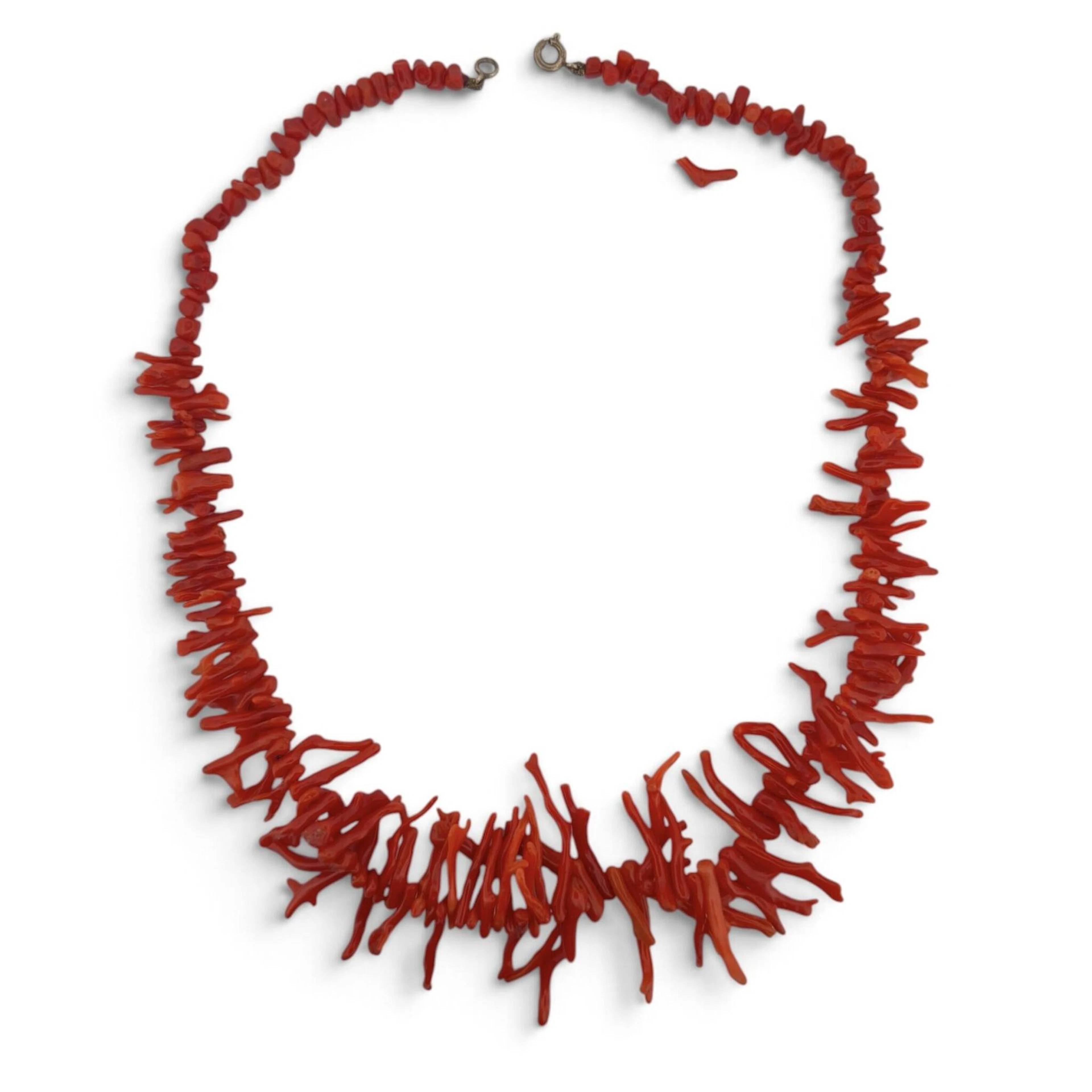 Necklace consisting of a single strand of cascading red cora - Lot 131