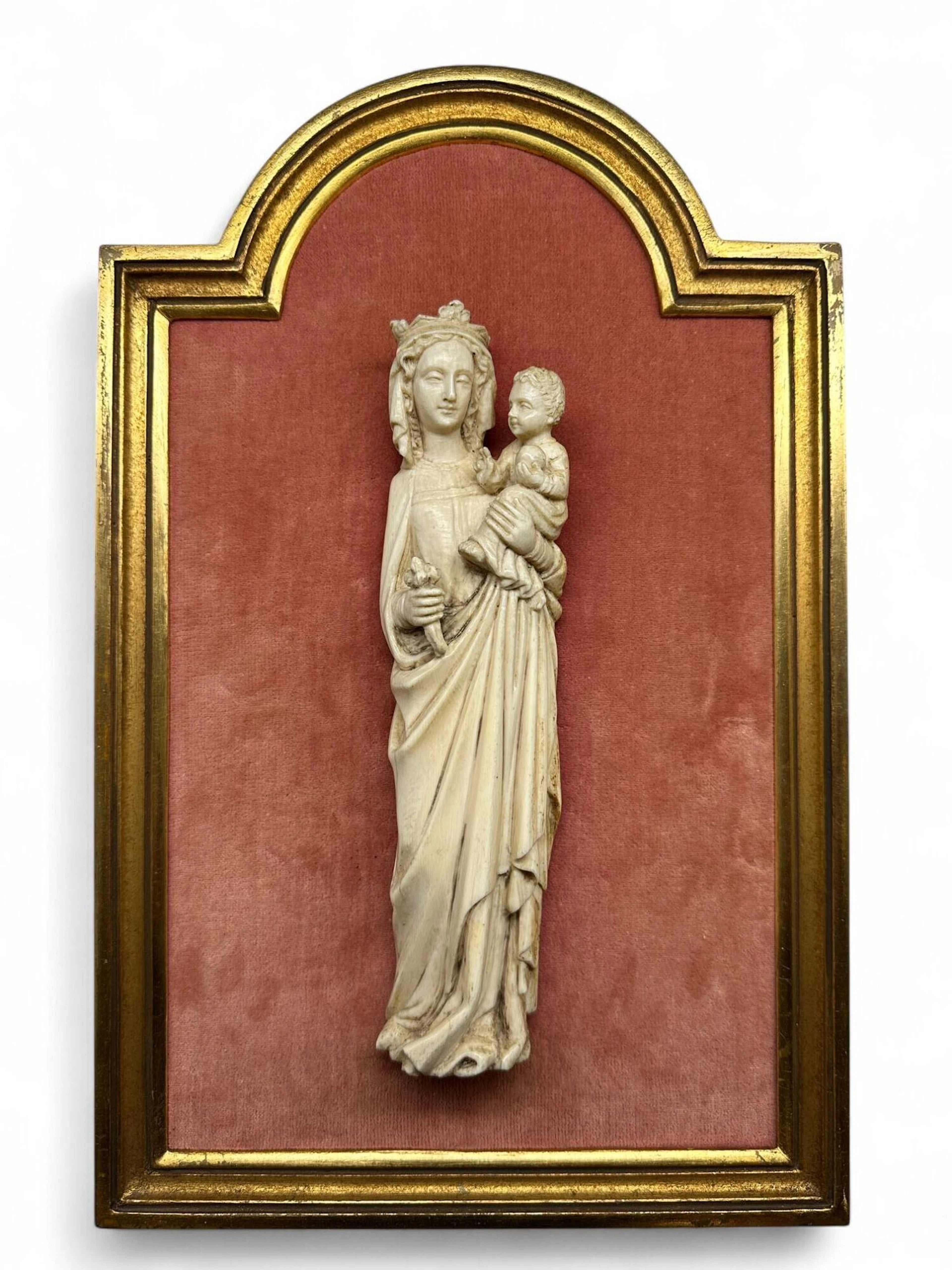 Virgin and Child in carved ivory. - Lot 215