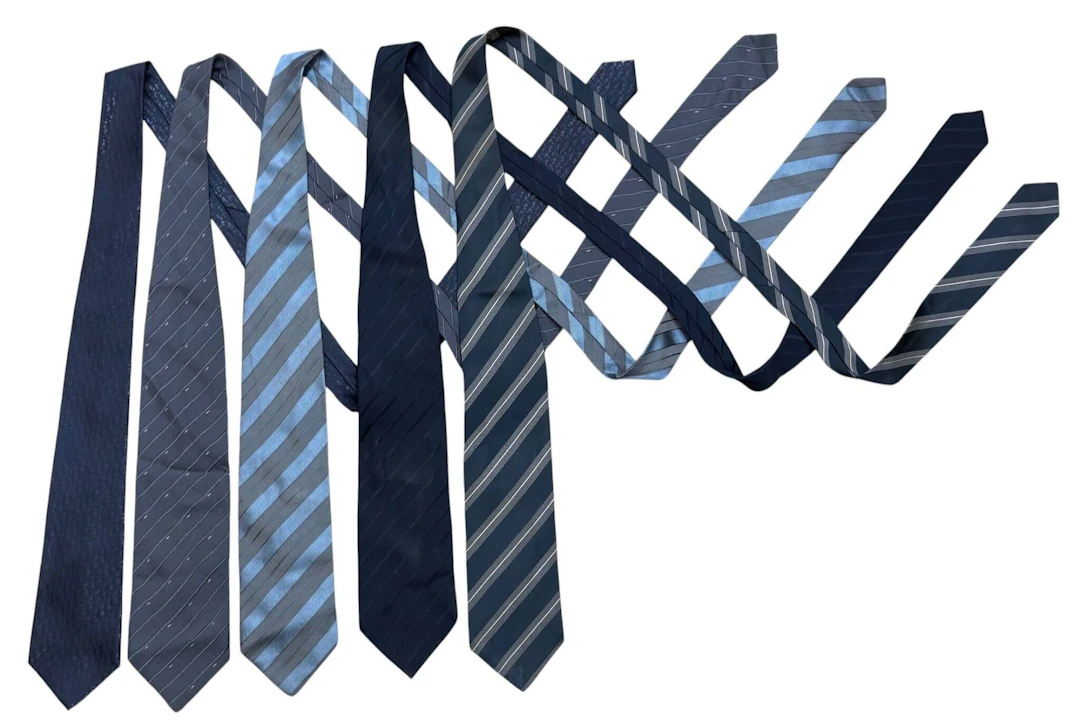 Set of 5 ties, including 4 Giorgio ARMANI ties and 1 DIOR ti - Lot 148