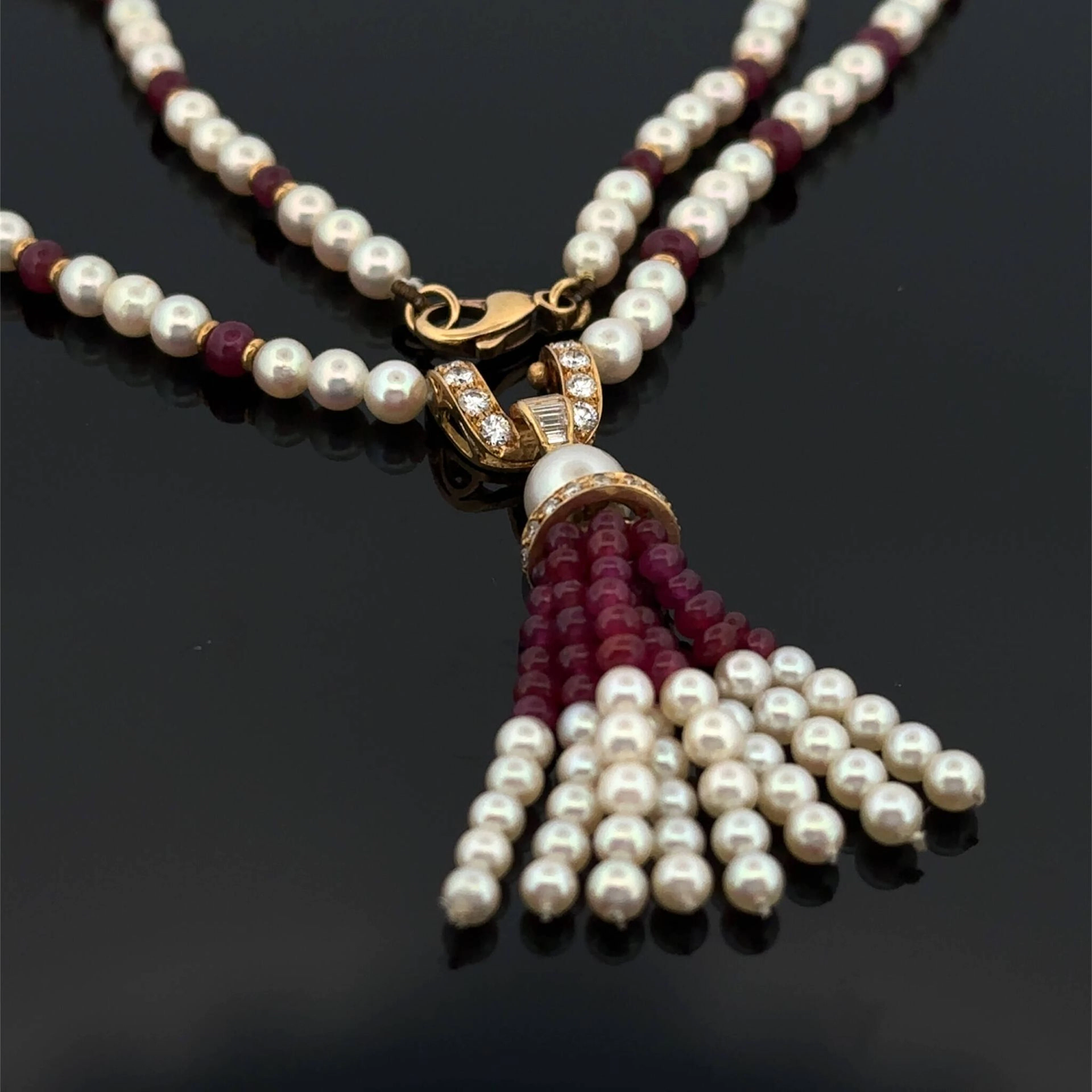 Yellow gold (750) "pompon" necklace, featuring a single row - Lot 317
