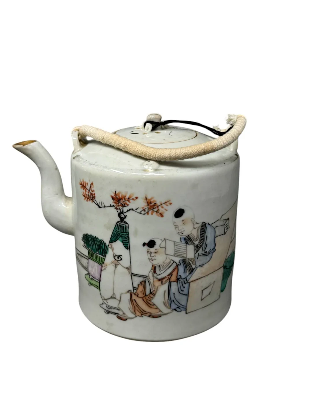 Porcelain teapot with polychrome enameled decoration of lite - Lot 205